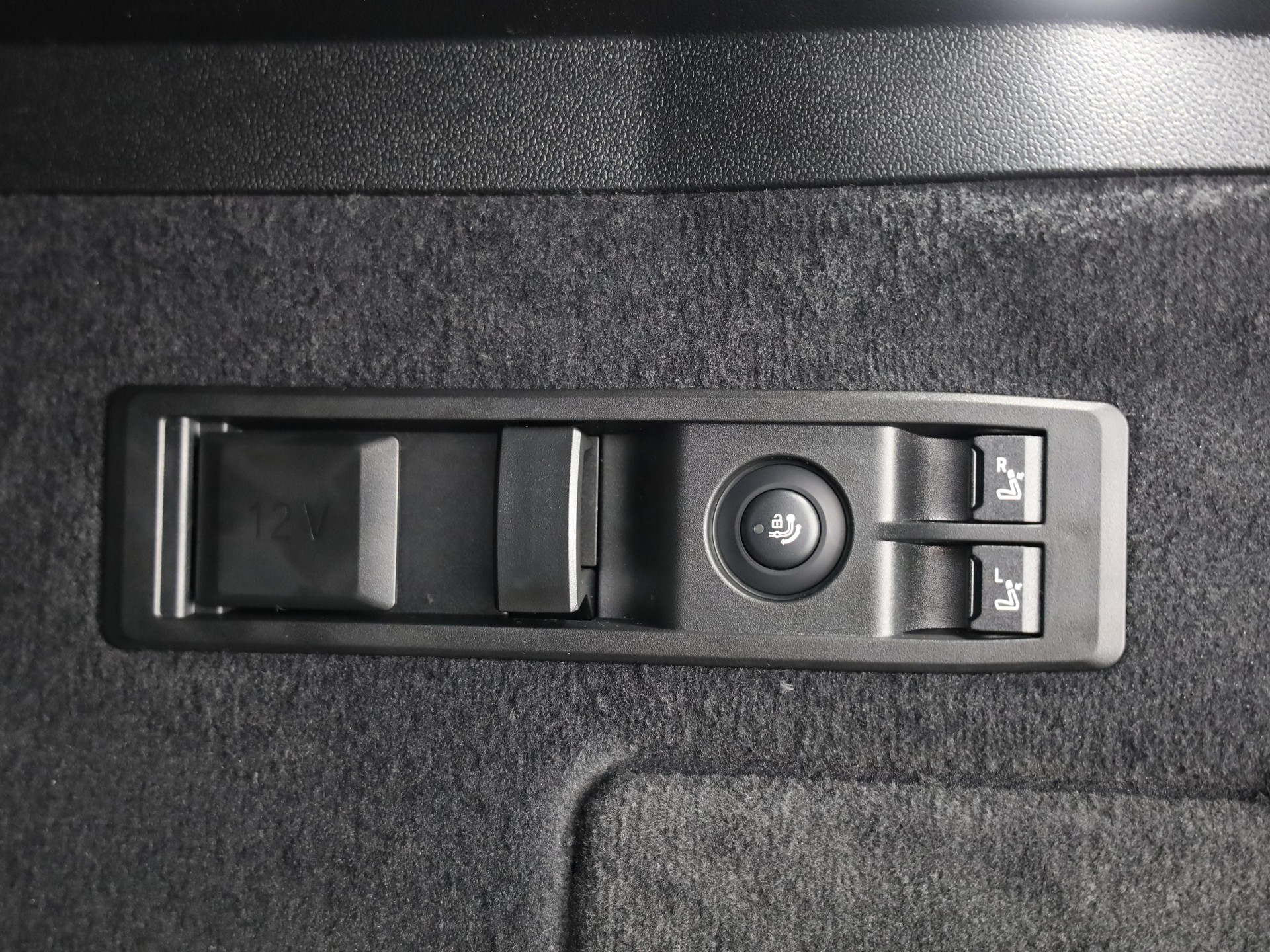 BMW iX xDrive60-image-7