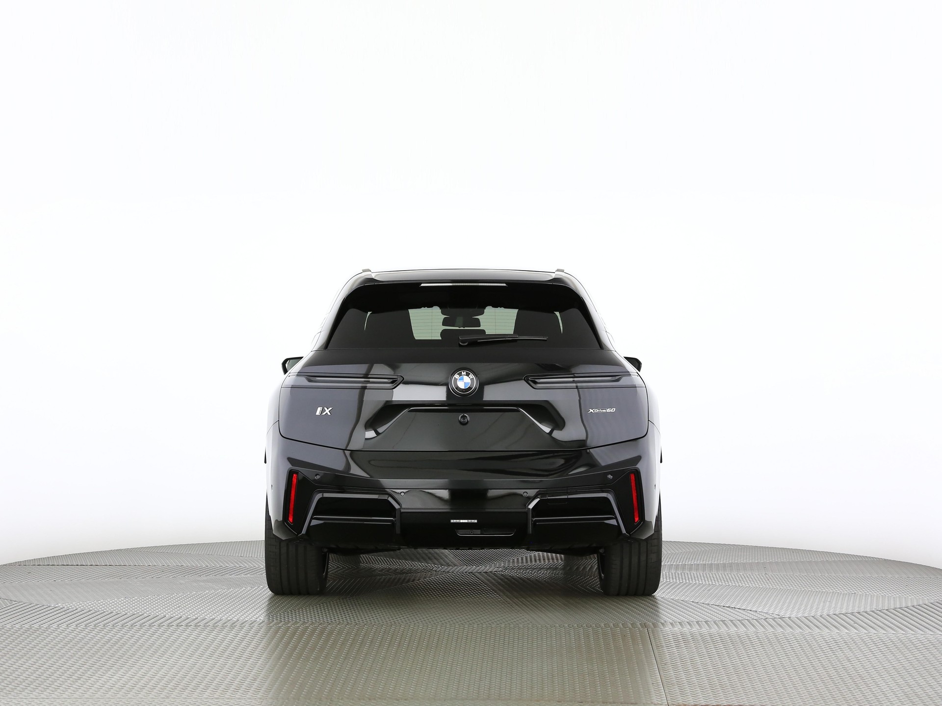 BMW iX xDrive60-image-3