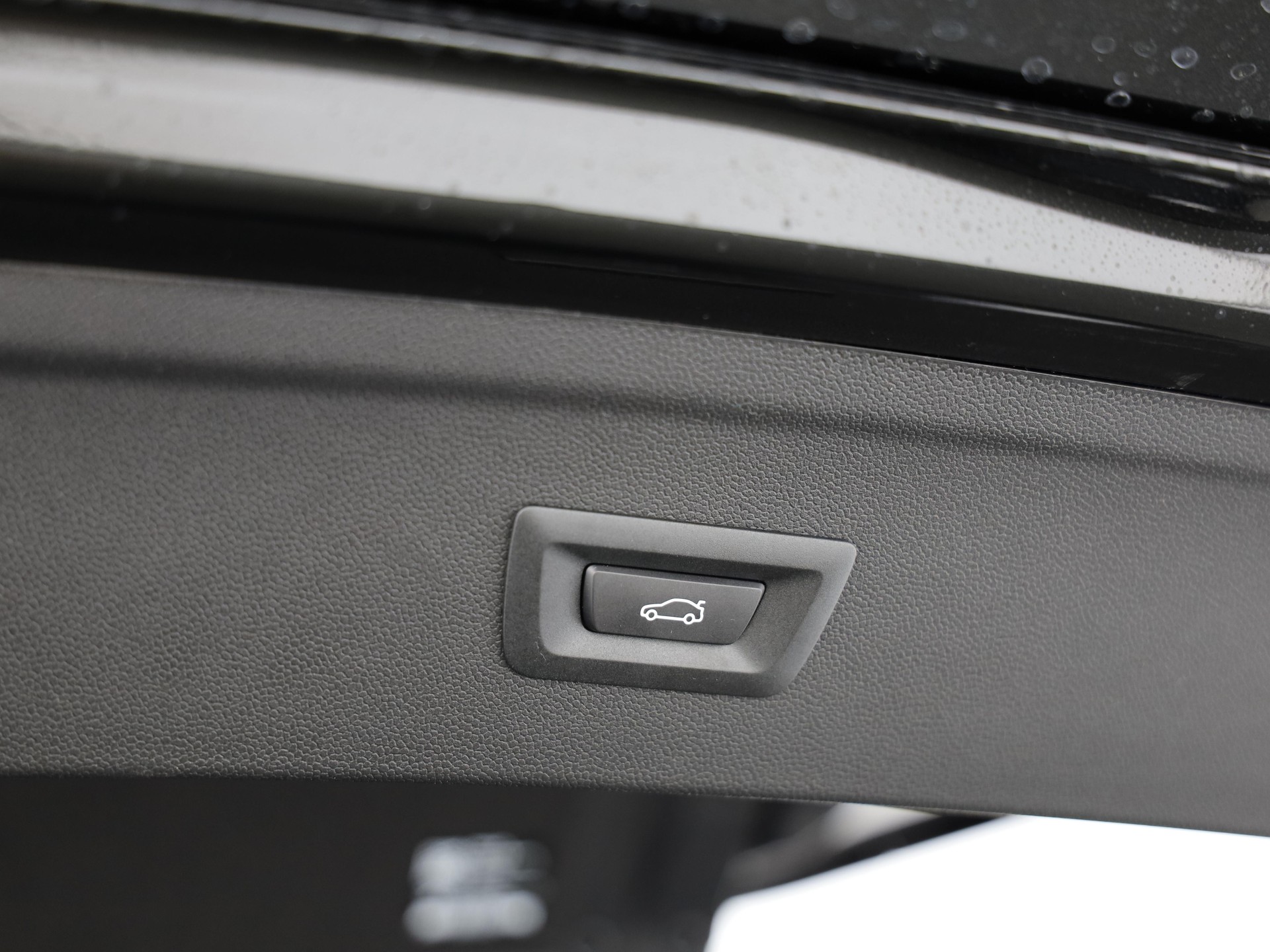 BMW iX xDrive60-image-8