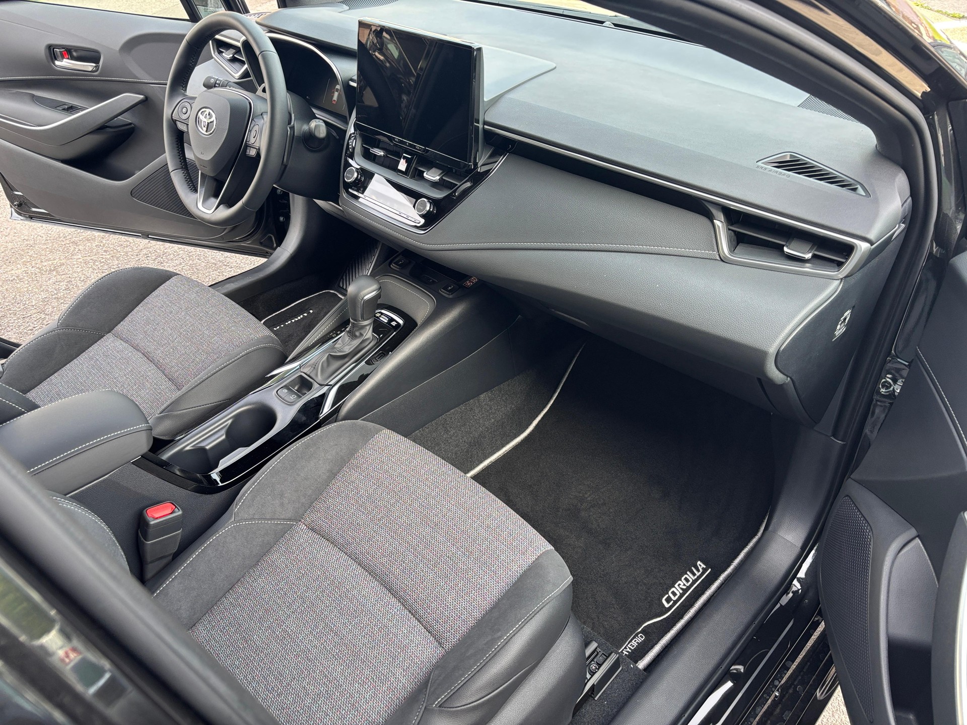 TOYOTA Corolla Touring Sports 2.0 HSD Swiss Edition-image-11