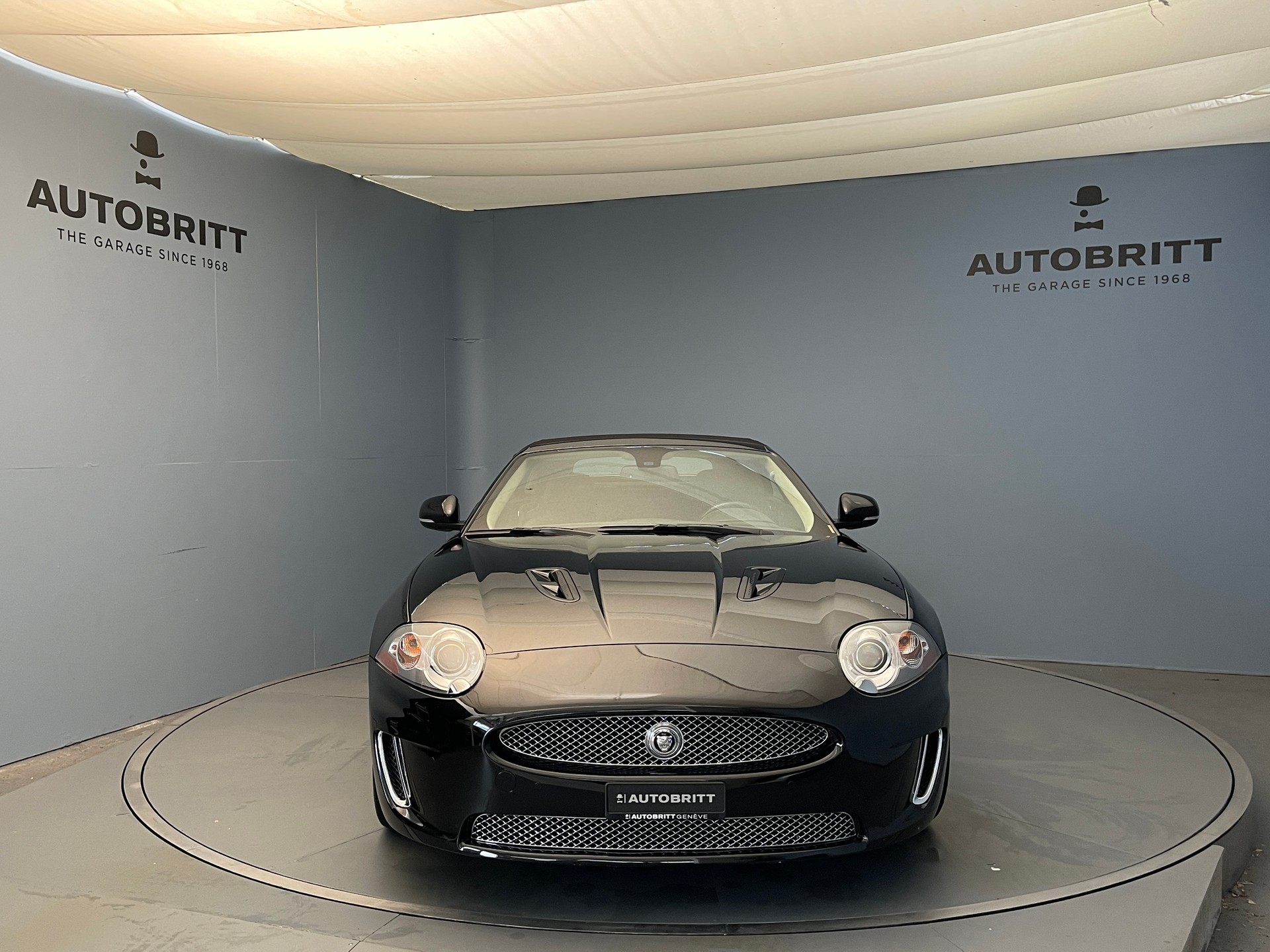 JAGUAR XKR Convertible 5.0 V8 Supercharged-showroom-element-2