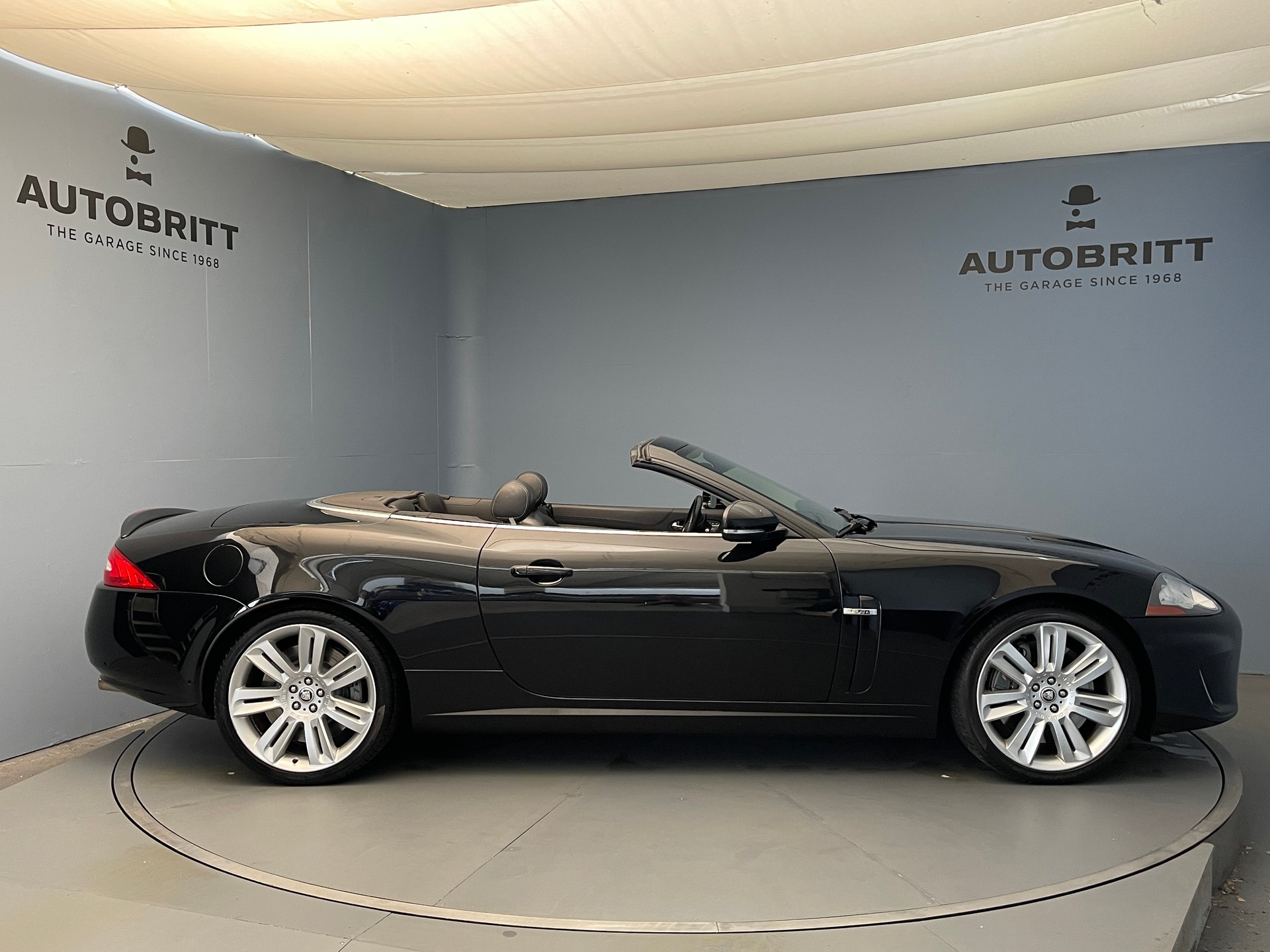 JAGUAR XKR Convertible 5.0 V8 Supercharged-showroom-element-3
