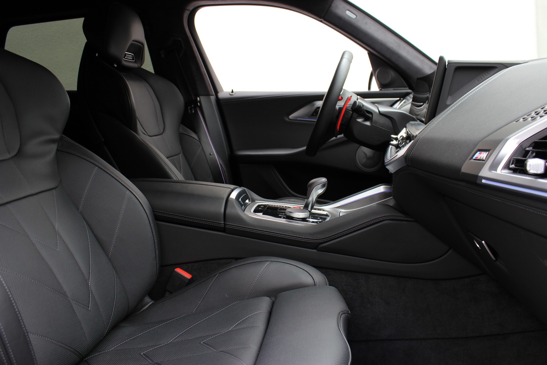 BMW XM xDrive 50e Individual DRAVITGRAU *0.9%-LEASINGAKTION*-showroom-element-3