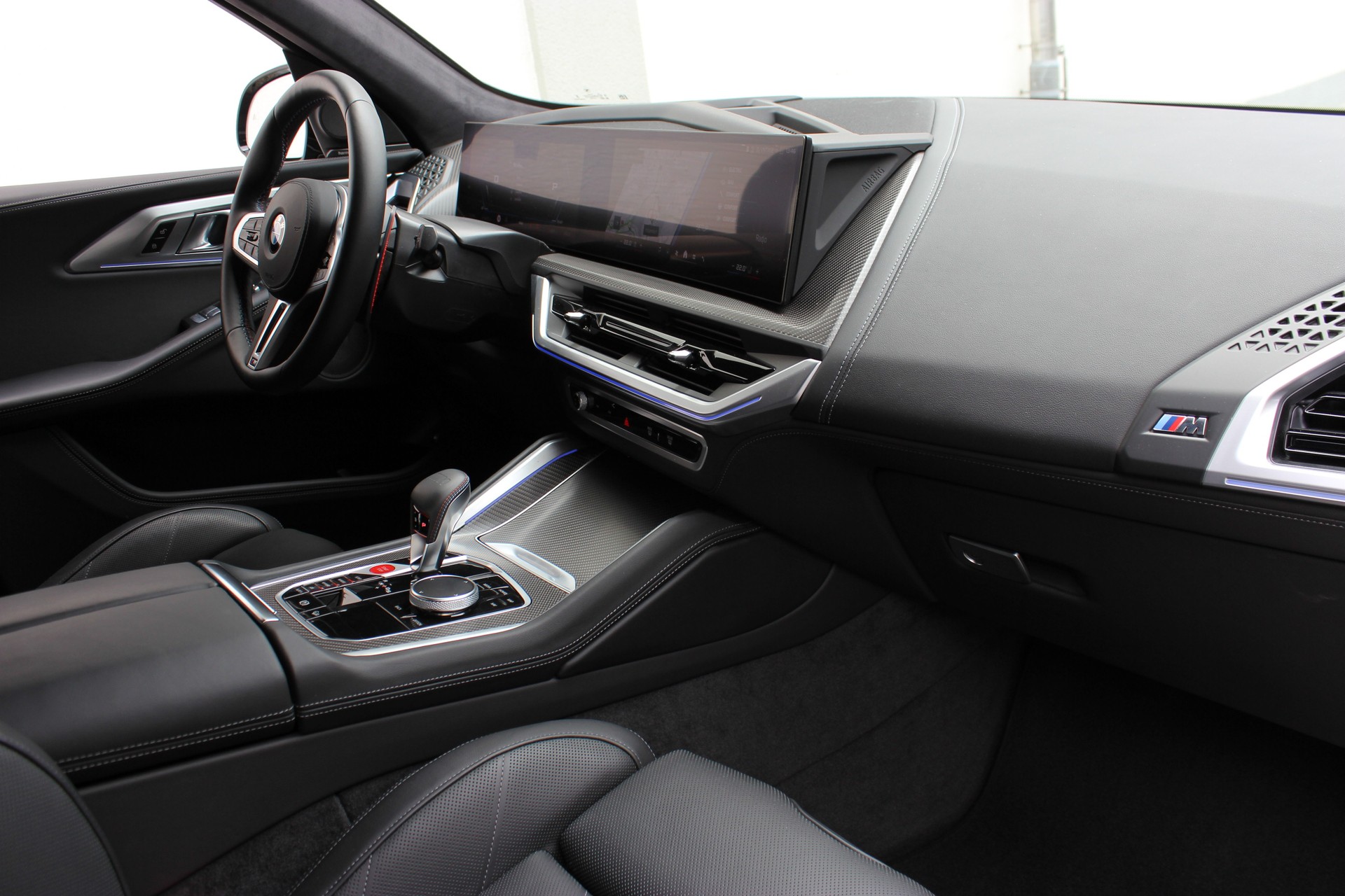 BMW XM xDrive 50e Individual DRAVITGRAU *0.9%-LEASINGAKTION*-showroom-element-1