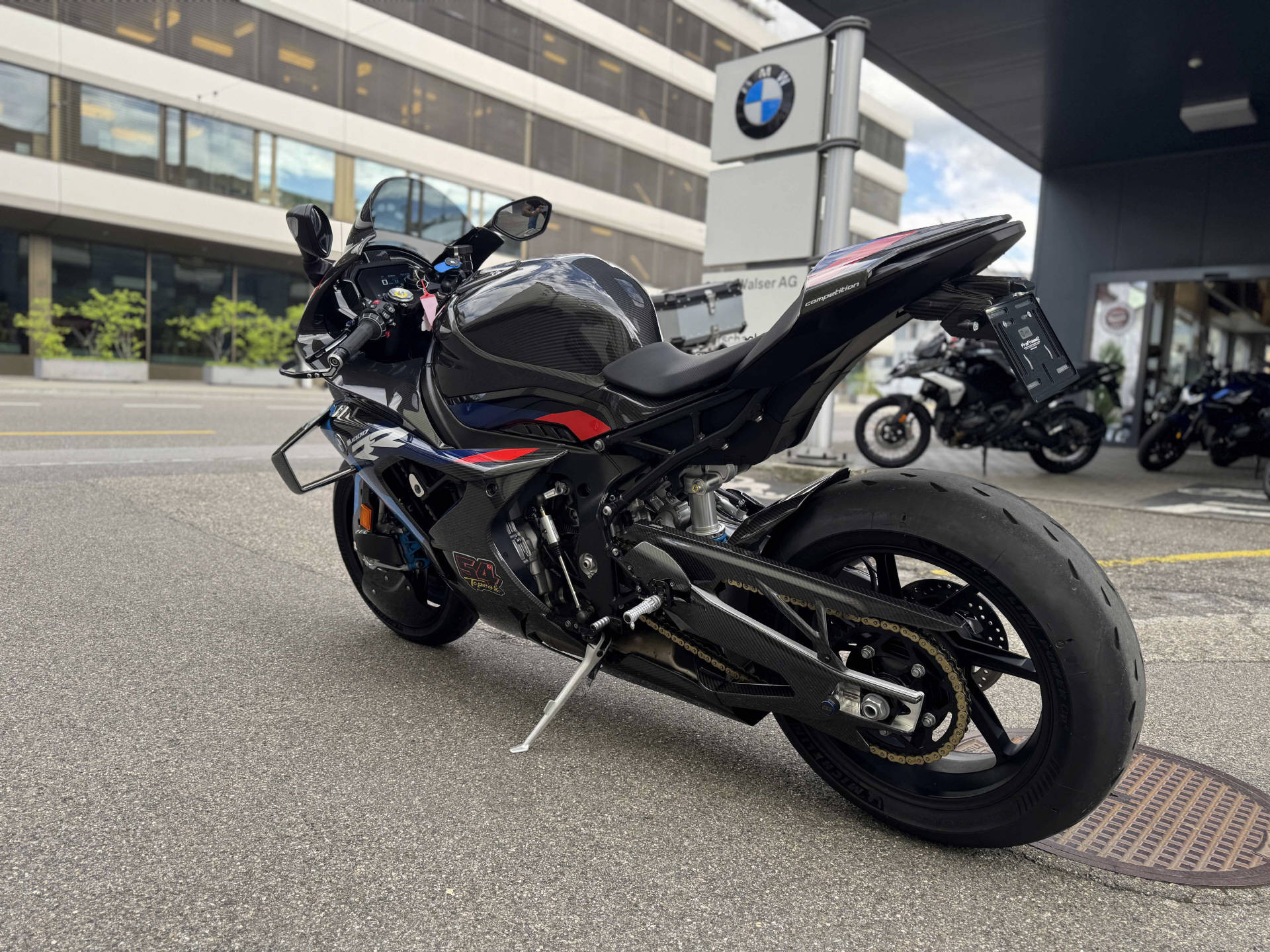 BMW M 1000 RR-image-2
