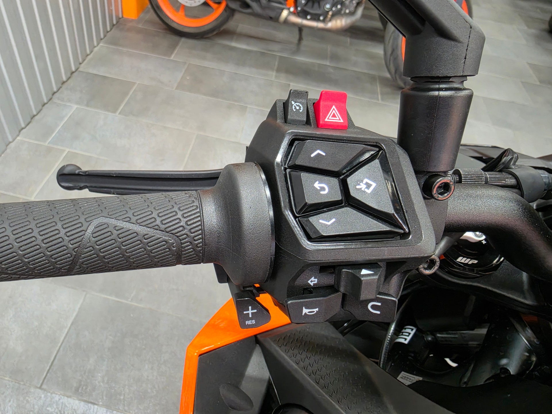 KTM 990 Duke-image-8