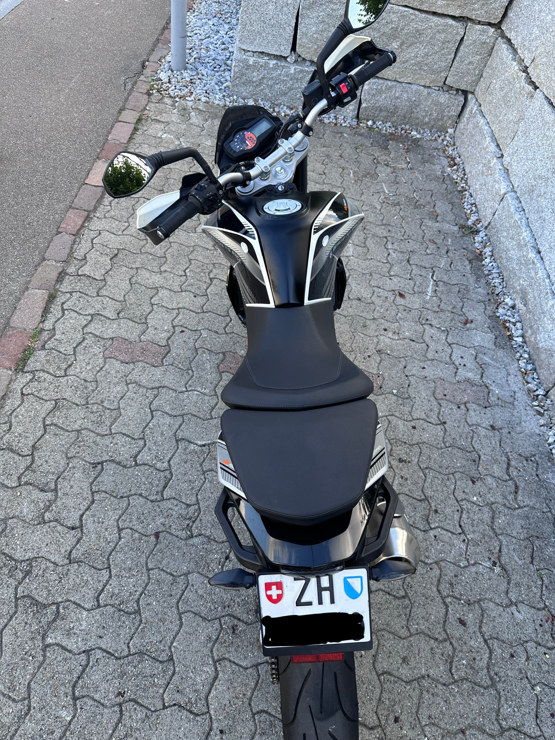 KTM 690 Duke ABS-image-4