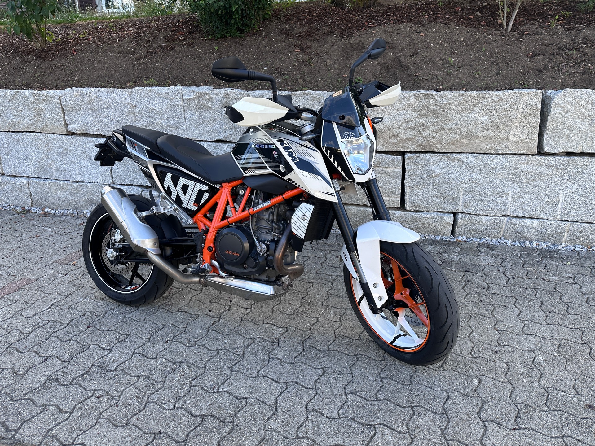 KTM 690 Duke ABS-image-1