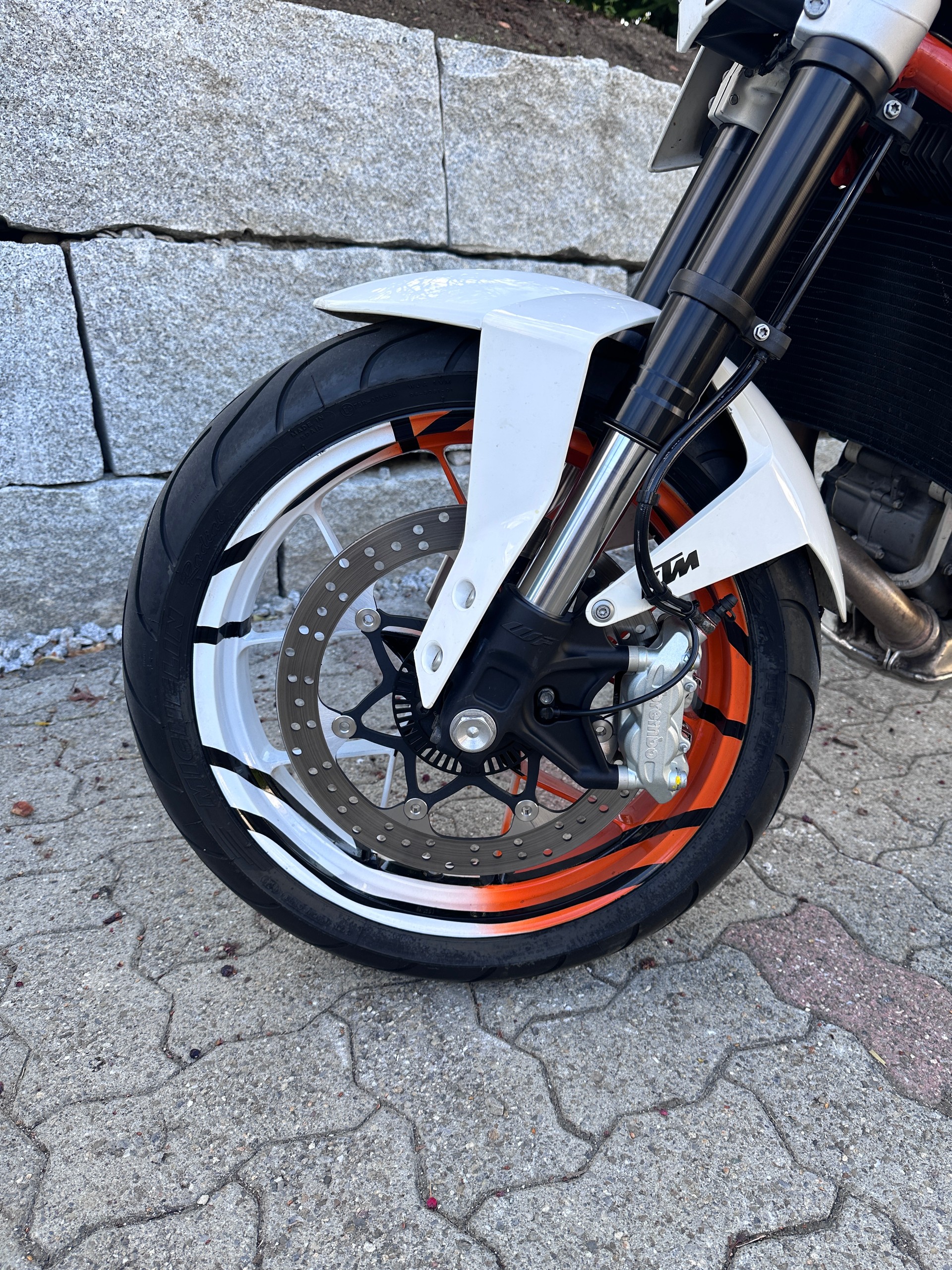 KTM 690 Duke ABS-image-2