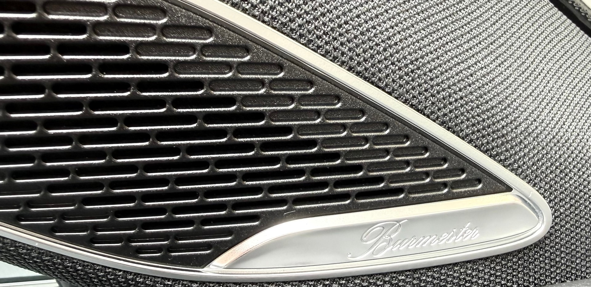 MERCEDES-BENZ A 250 e AMG Line 8G-DCT-image-21