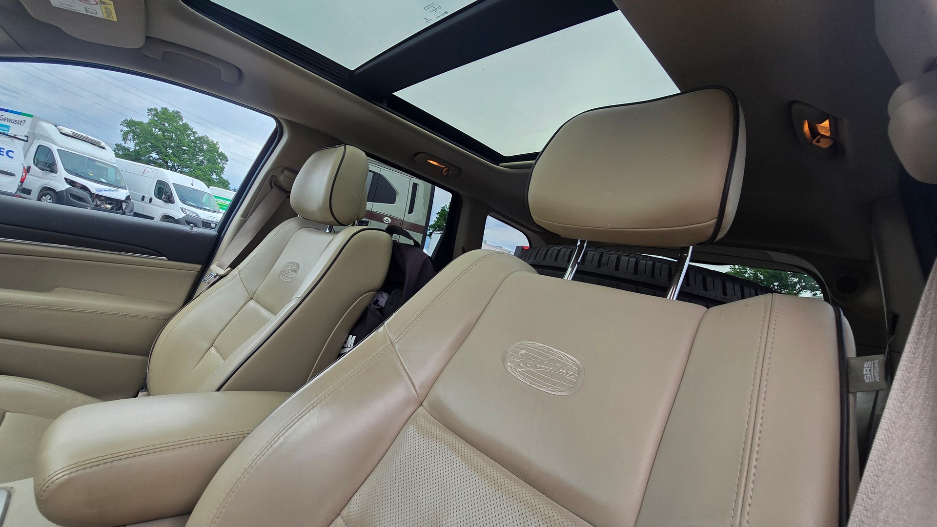 JEEP Grand Cherokee 3.0 CRD Overland Automatic-image-13