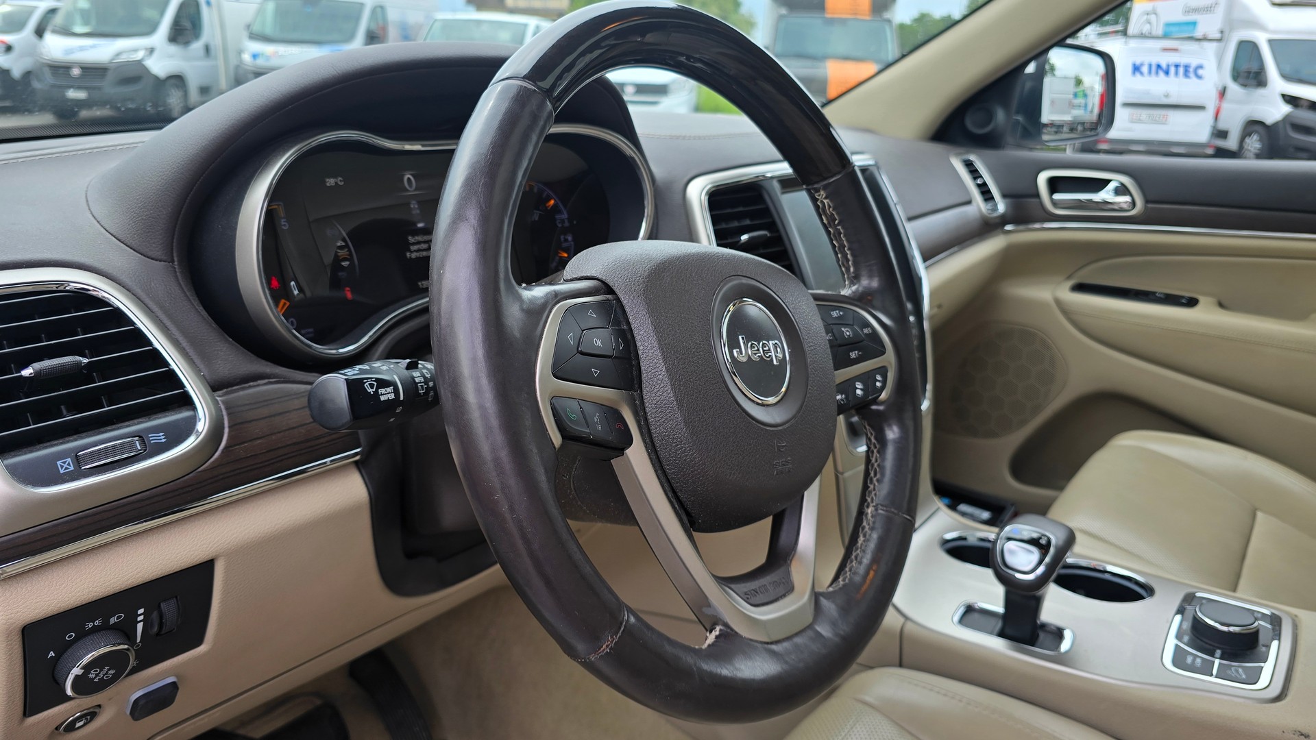 JEEP Grand Cherokee 3.0 CRD Overland Automatic-image-12