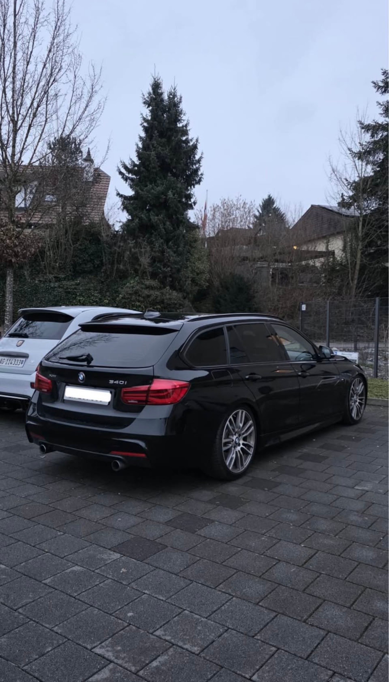 BMW 340i xDrive-image-2