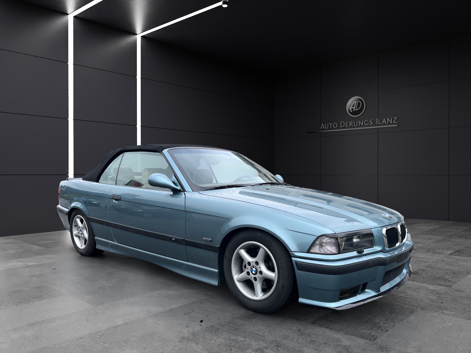 BMW 328i Cabrio-showroom-element-1