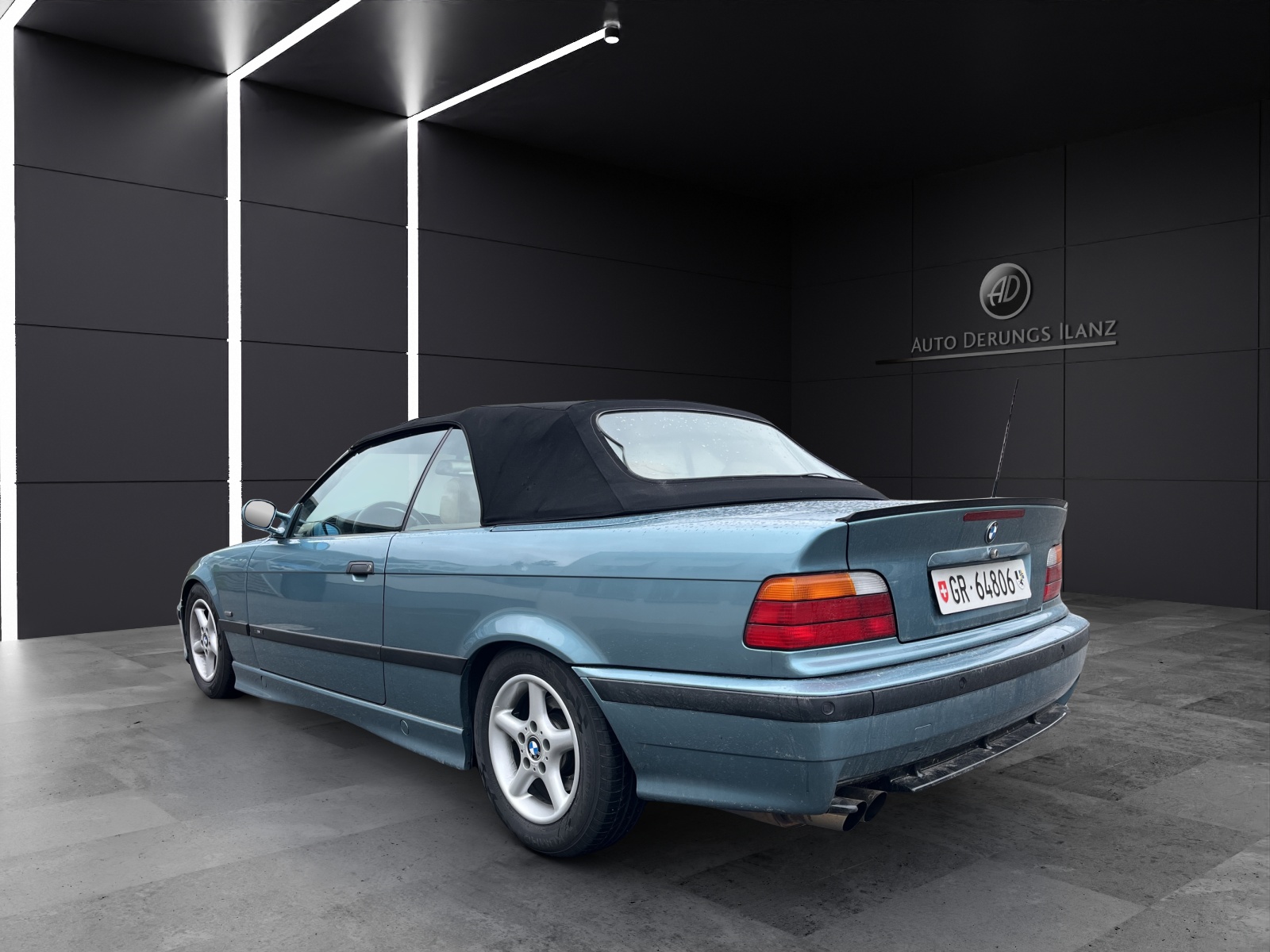 BMW 328i Cabrio-showroom-element-3