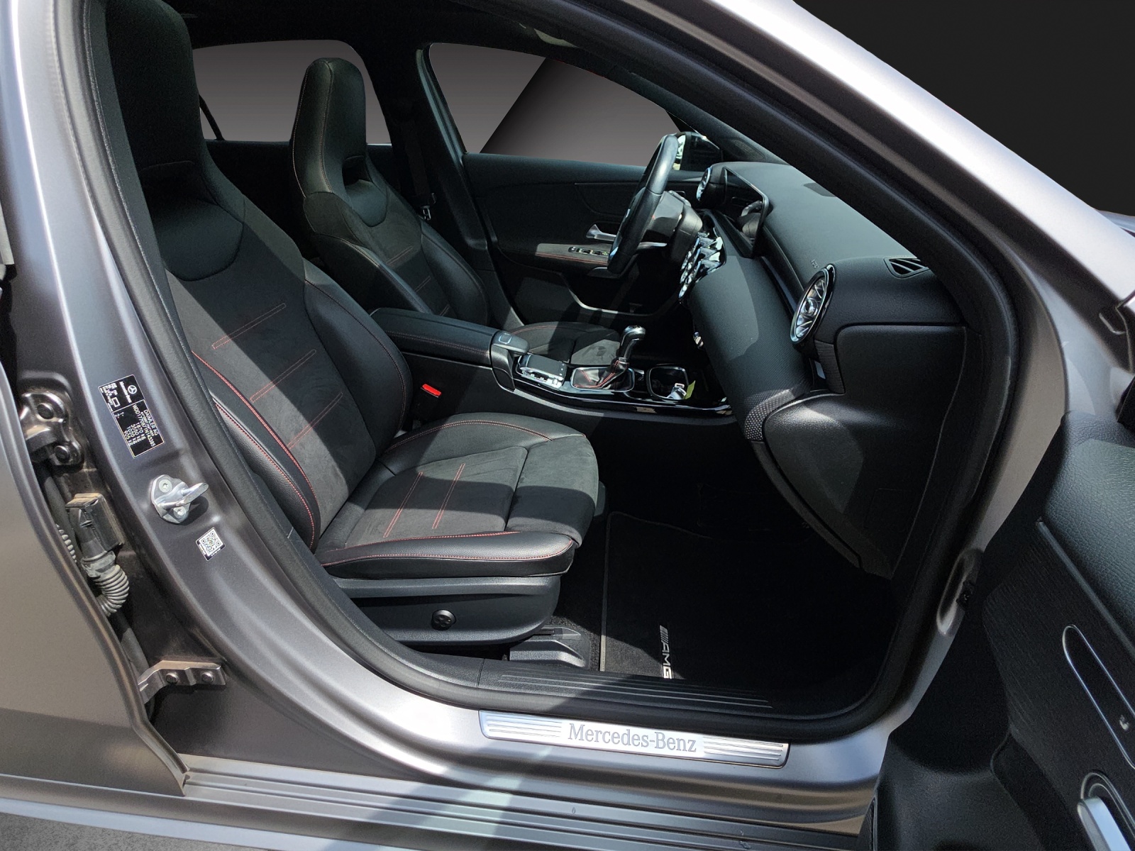 MERCEDES-BENZ A 200 AMG Line-image-16