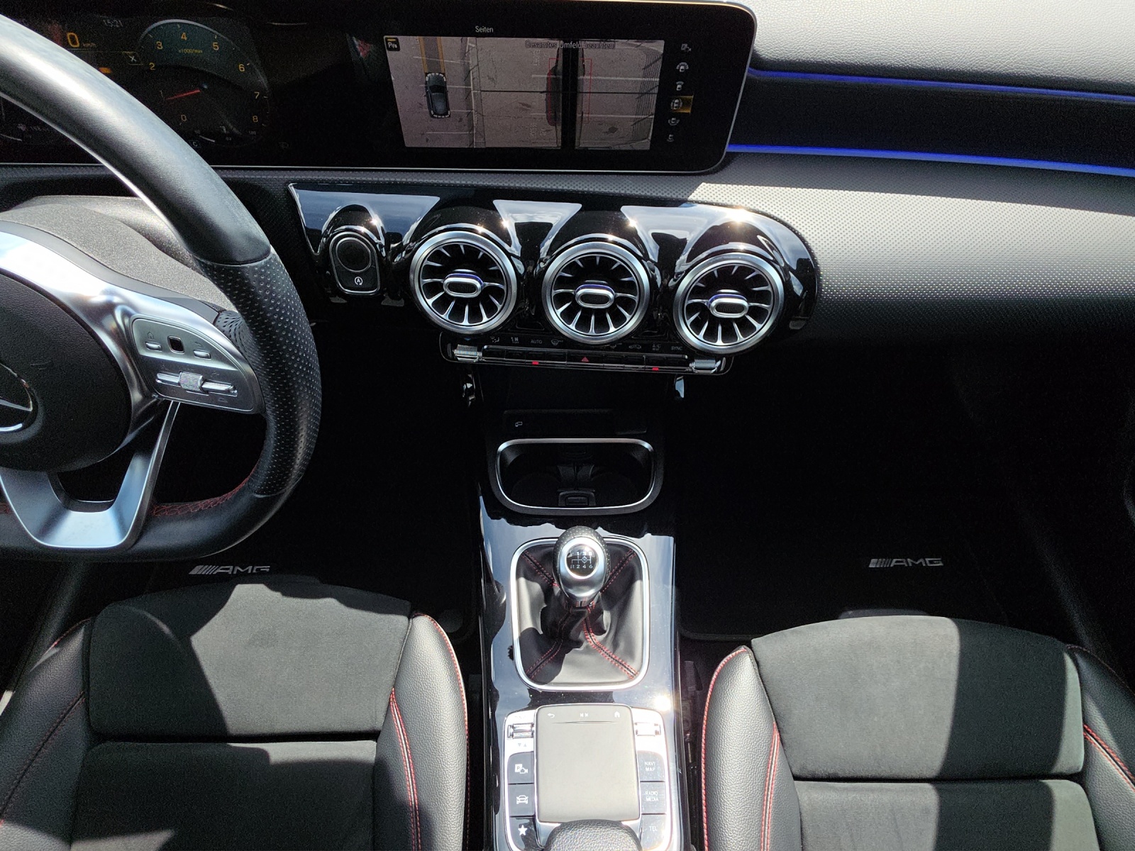 MERCEDES-BENZ A 200 AMG Line-image-11