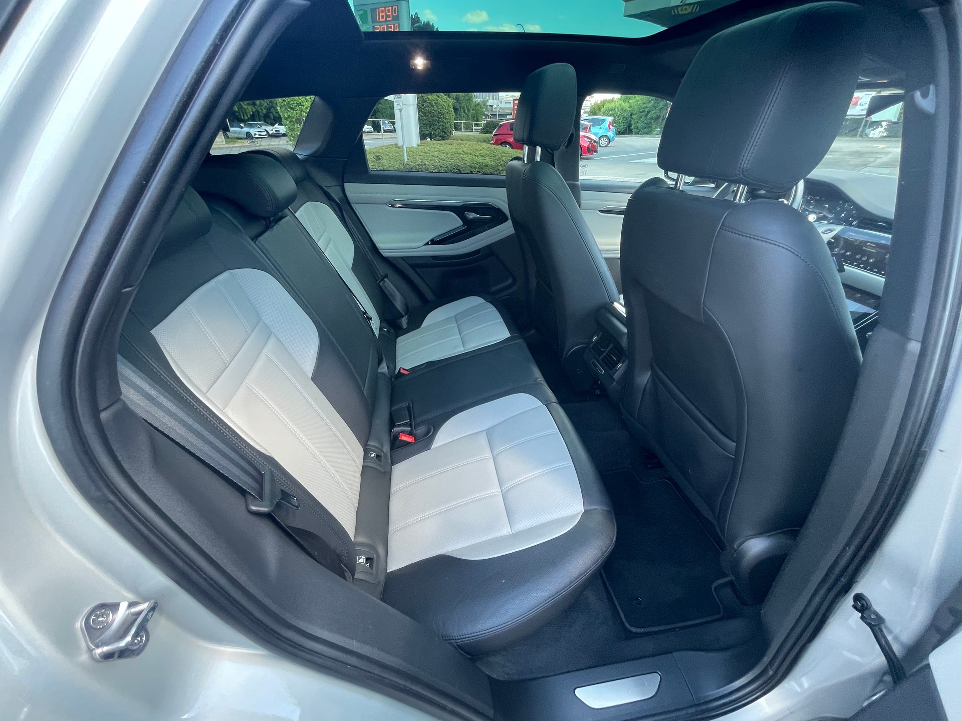 LAND ROVER Range Rover Evoque R-Dyn First Edi P 250 HSE AT9-image-7