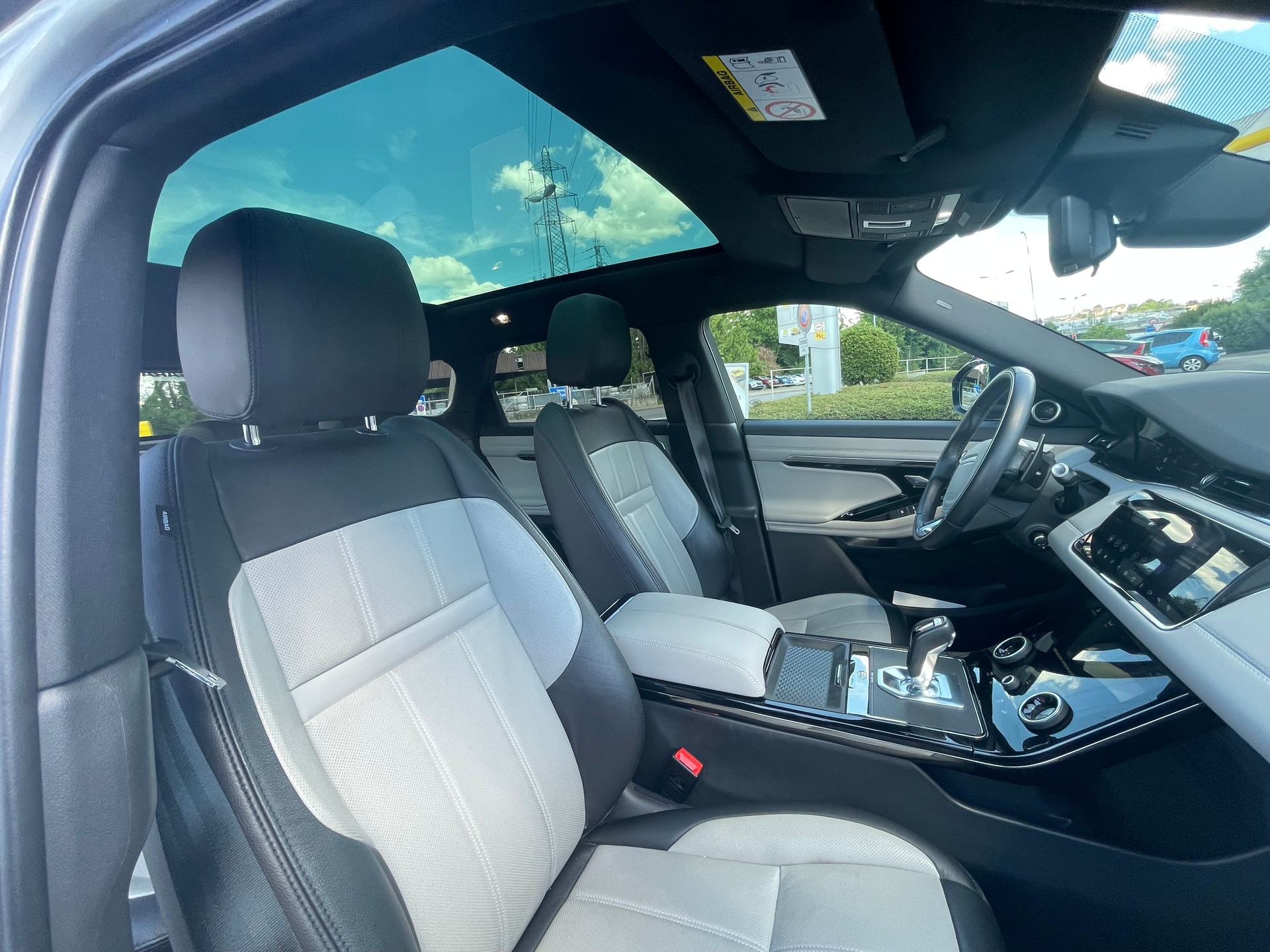 LAND ROVER Range Rover Evoque R-Dyn First Edi P 250 HSE AT9-image-8