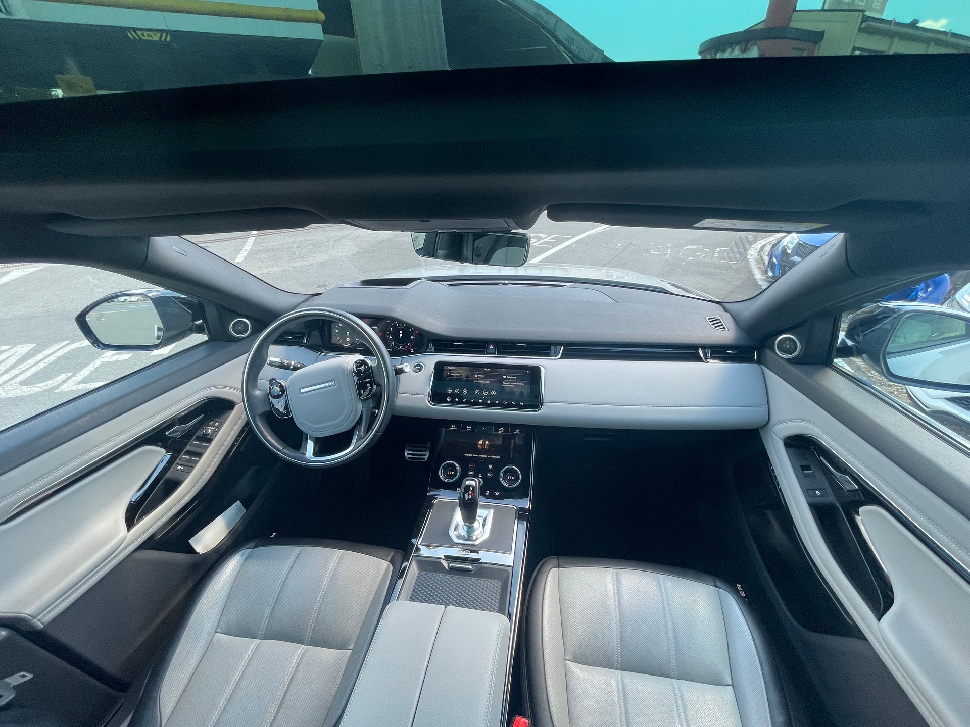 LAND ROVER Range Rover Evoque R-Dyn First Edi P 250 HSE AT9-image-9