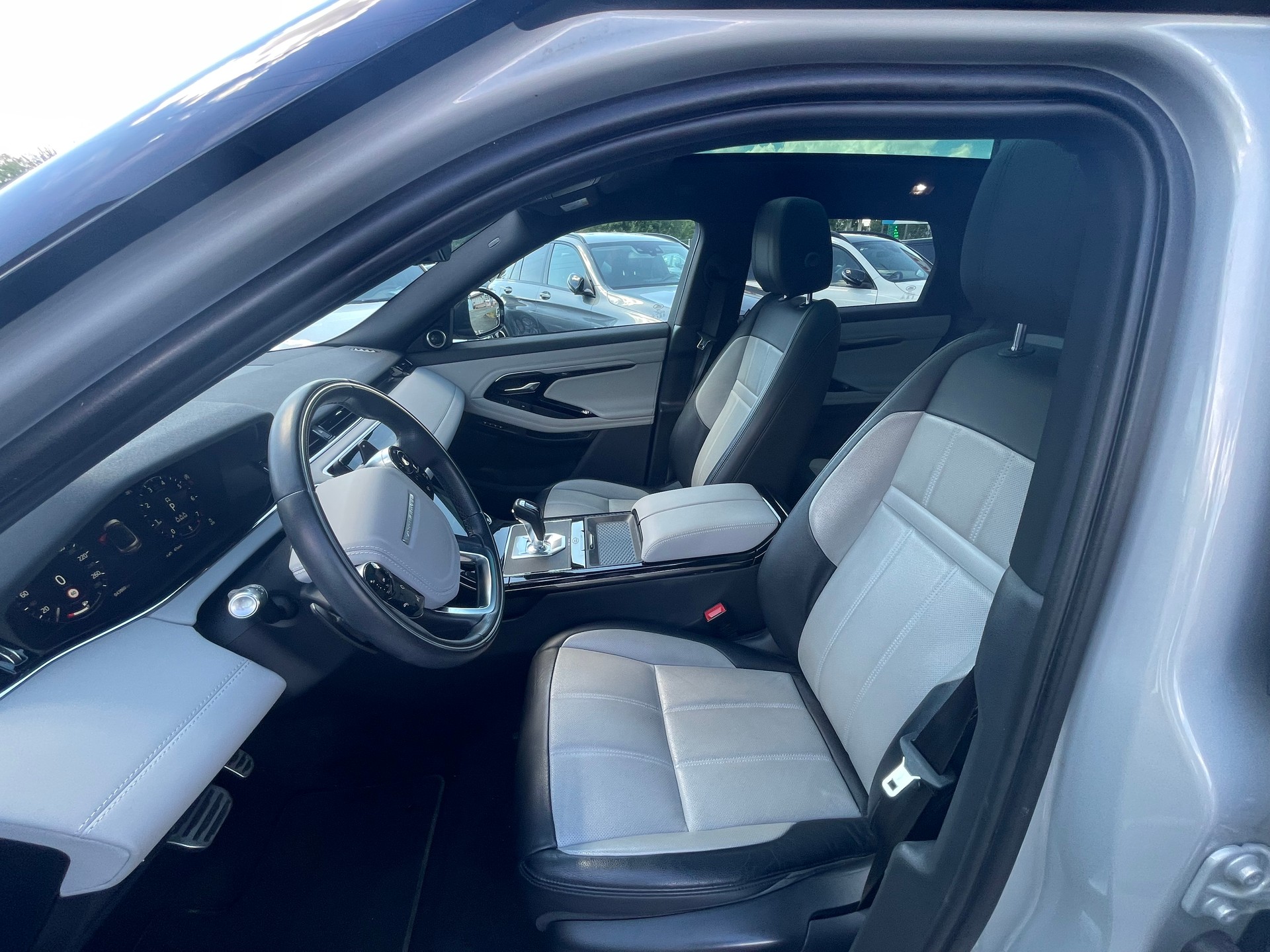 LAND ROVER Range Rover Evoque R-Dyn First Edi P 250 HSE AT9-image-10