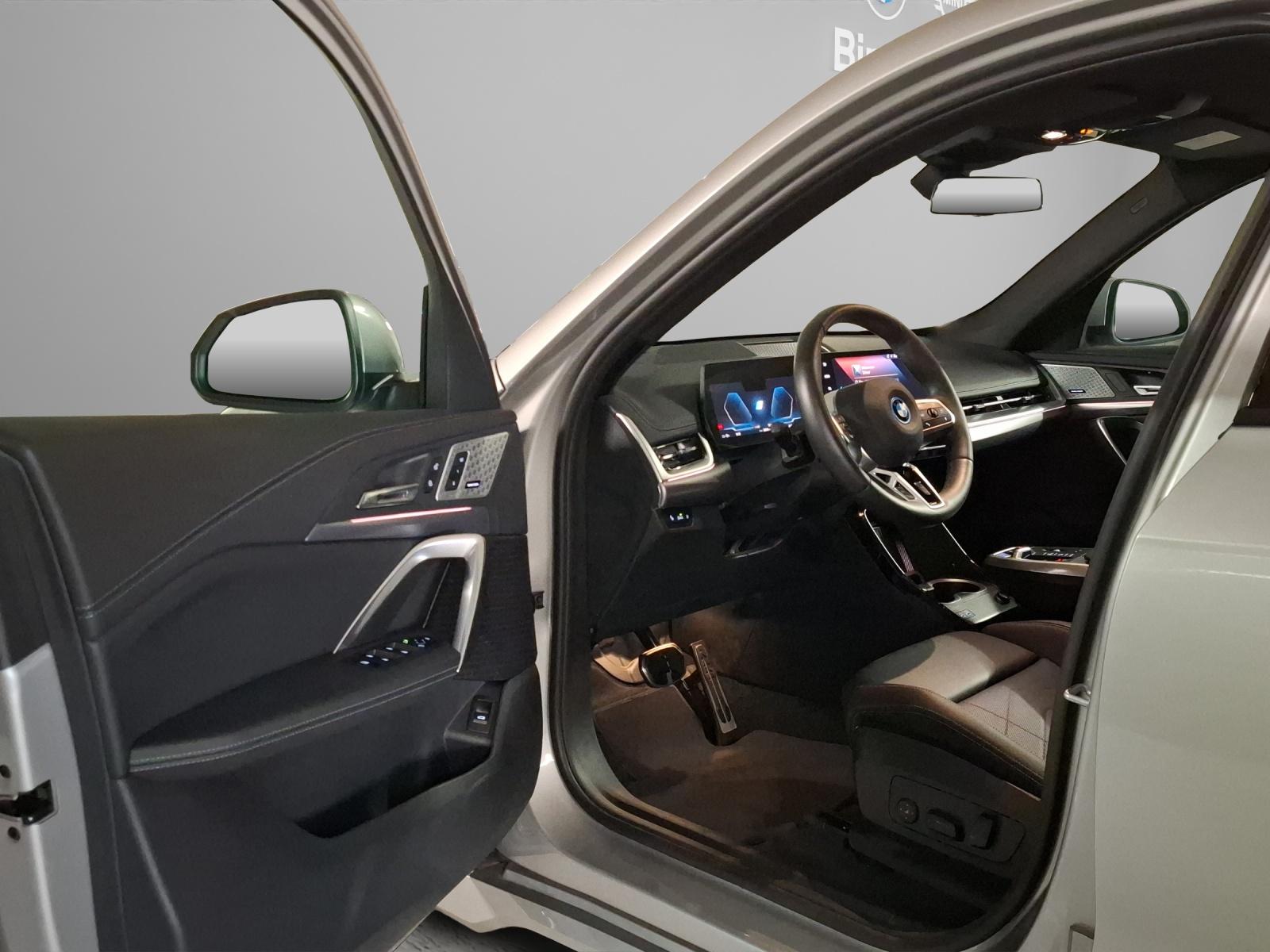 BMW iX1 30 xDrive-showroom-element-3