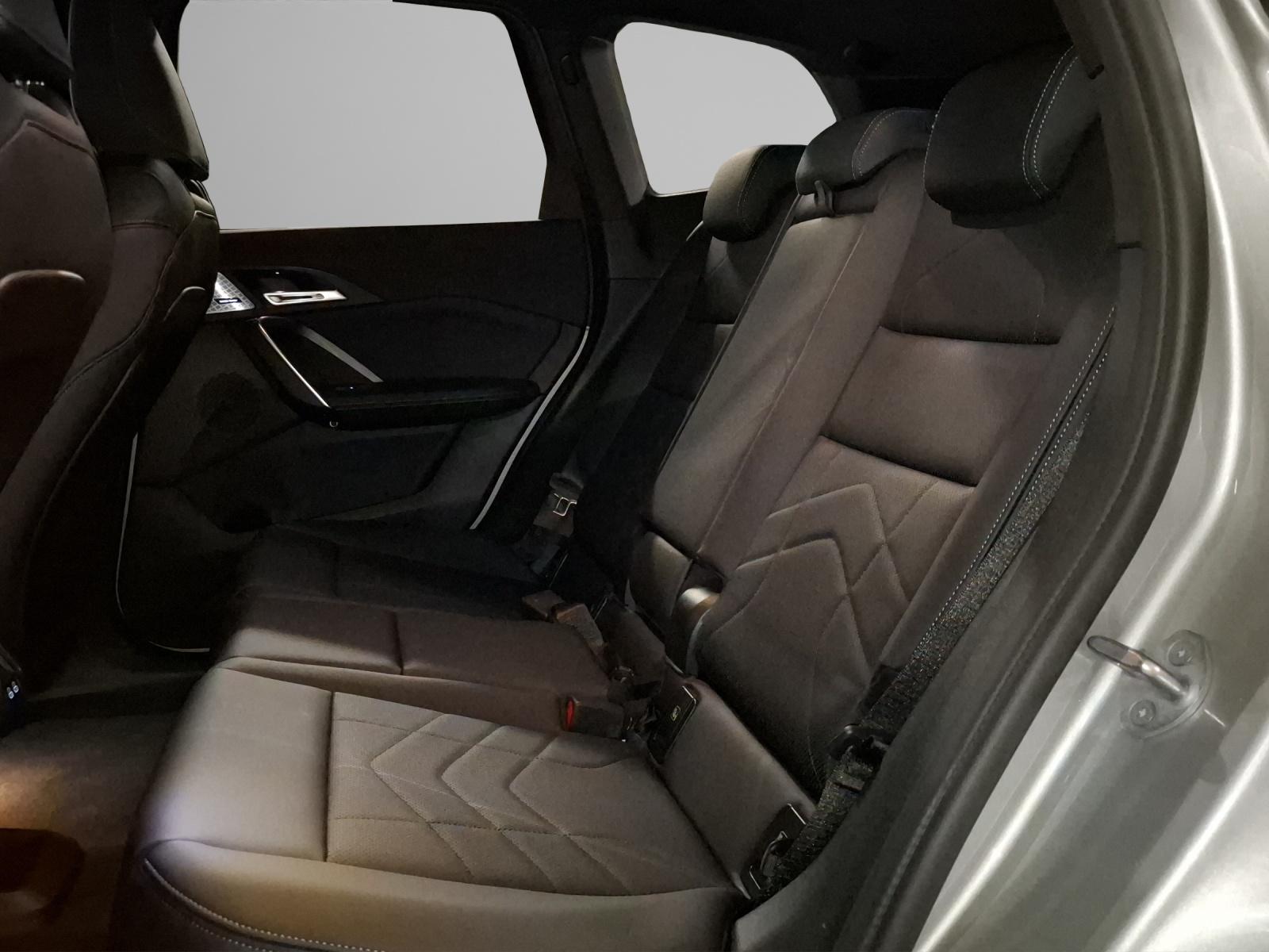 BMW iX1 30 xDrive-image-8