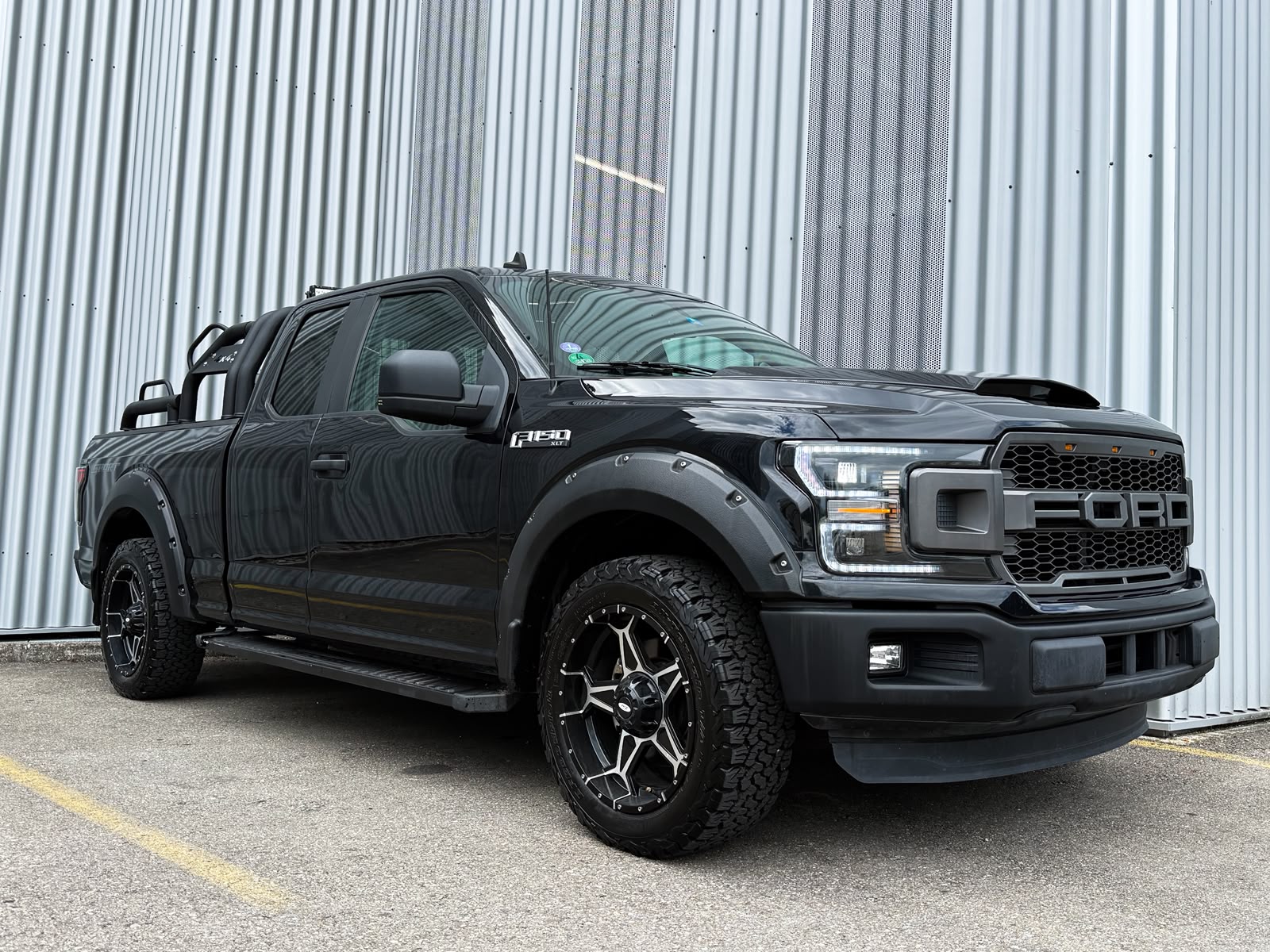 FORD F150 XLT-showroom-element-2