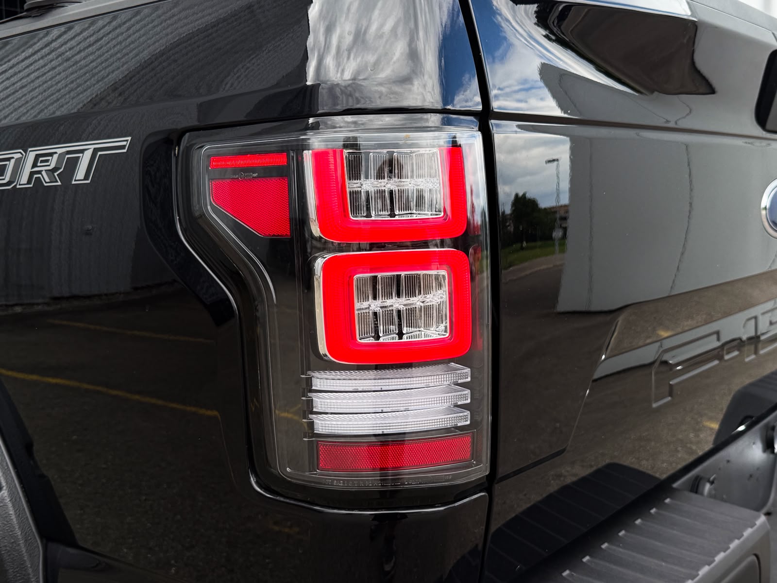 FORD F150 XLT-image-8