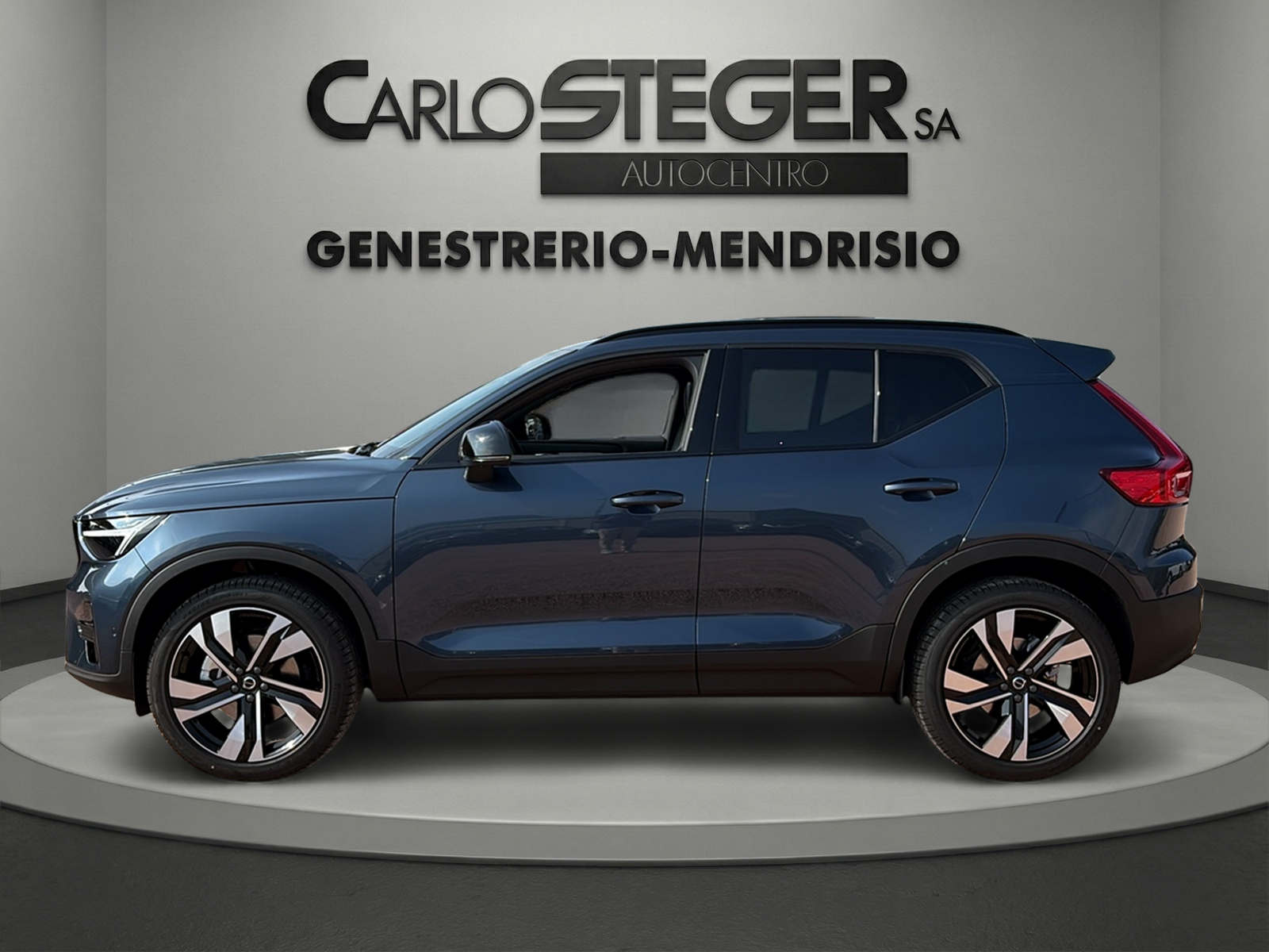 VOLVO XC40 B3 Benzin Mild Hybrid Plus Dark DCT-showroom-element-3