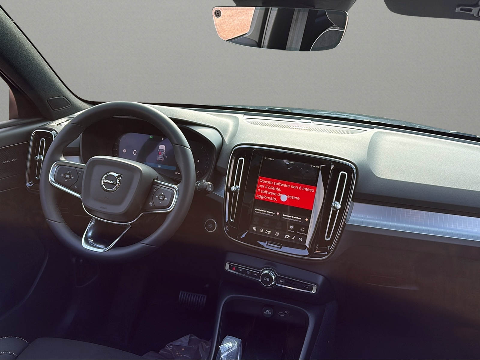 VOLVO XC40 B3 Benzin Mild Hybrid Plus Dark DCT-image-15