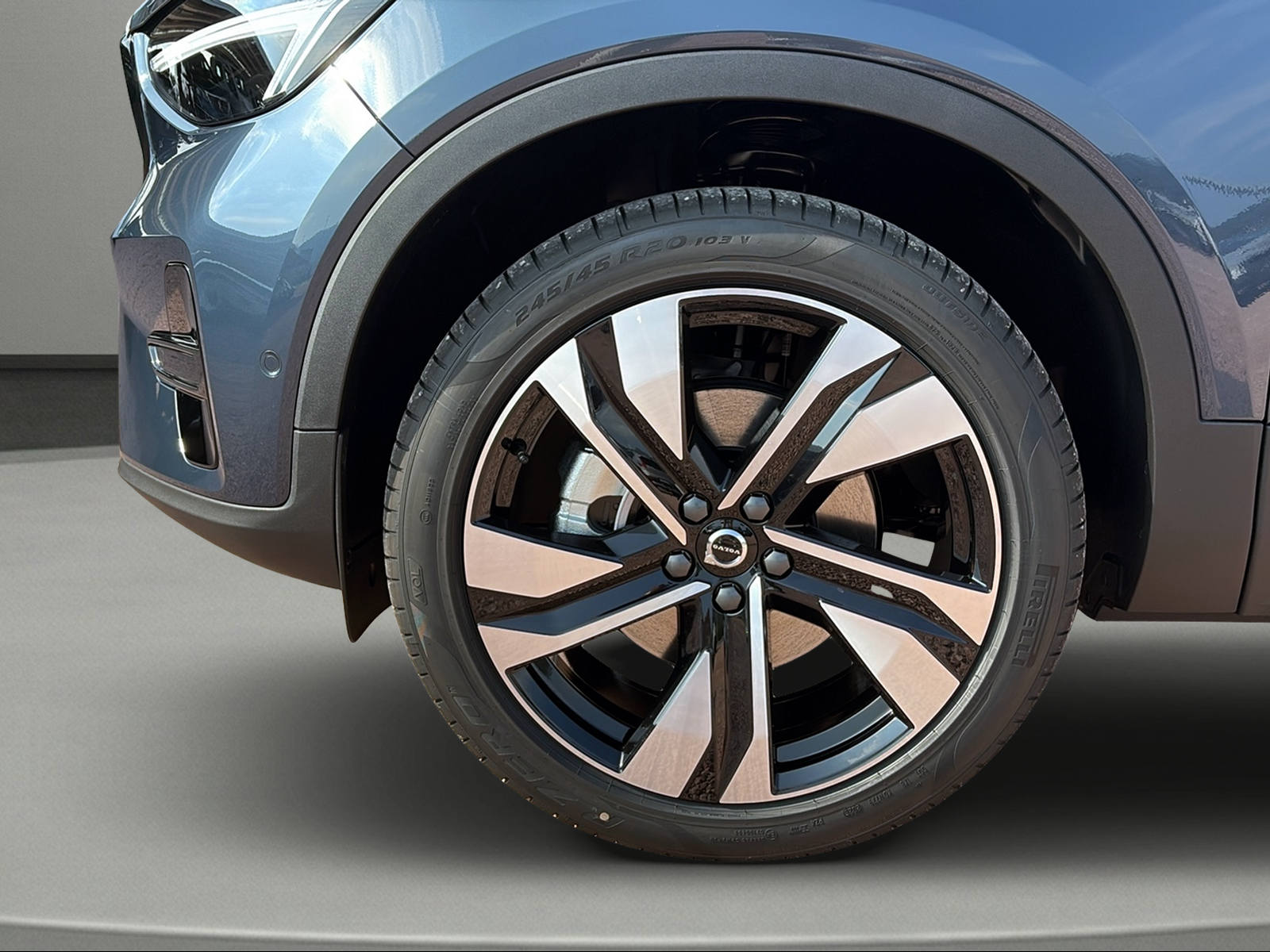 VOLVO XC40 B3 Benzin Mild Hybrid Plus Dark DCT-showroom-element-2