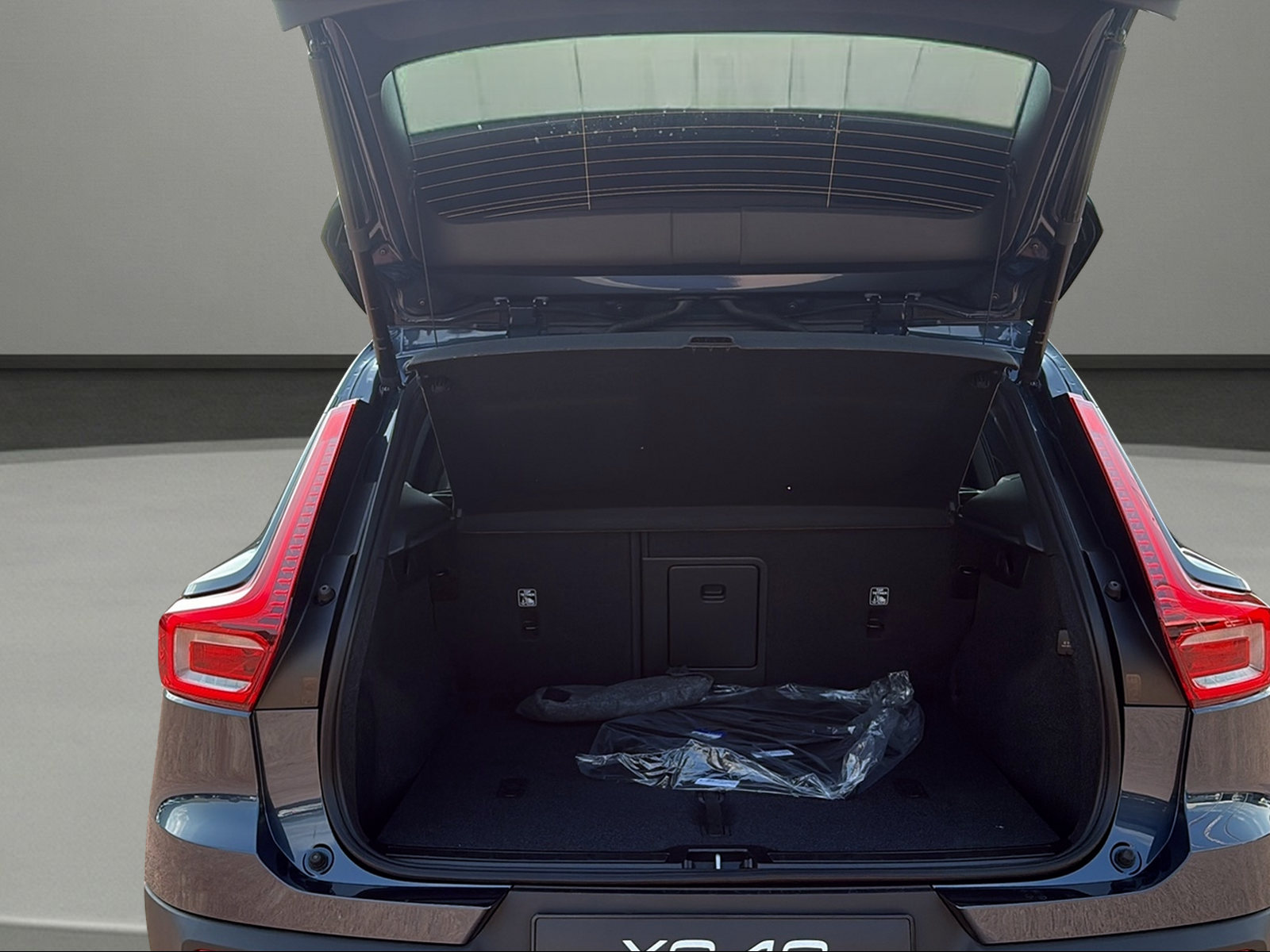 VOLVO XC40 B3 Benzin Mild Hybrid Plus Dark DCT-image-8