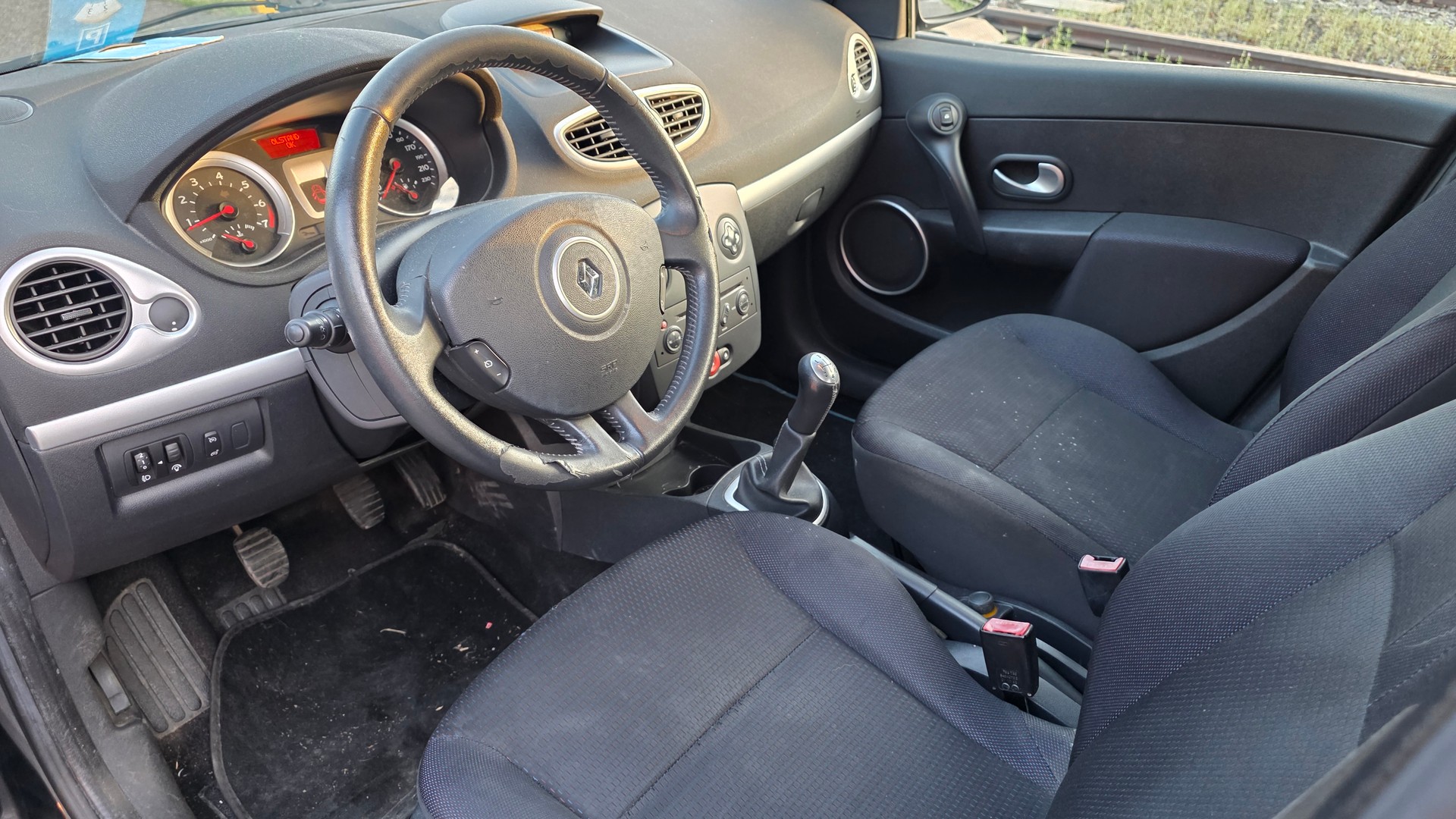 RENAULT Clio Grandtour 1.6 16V Dynamique-image-11