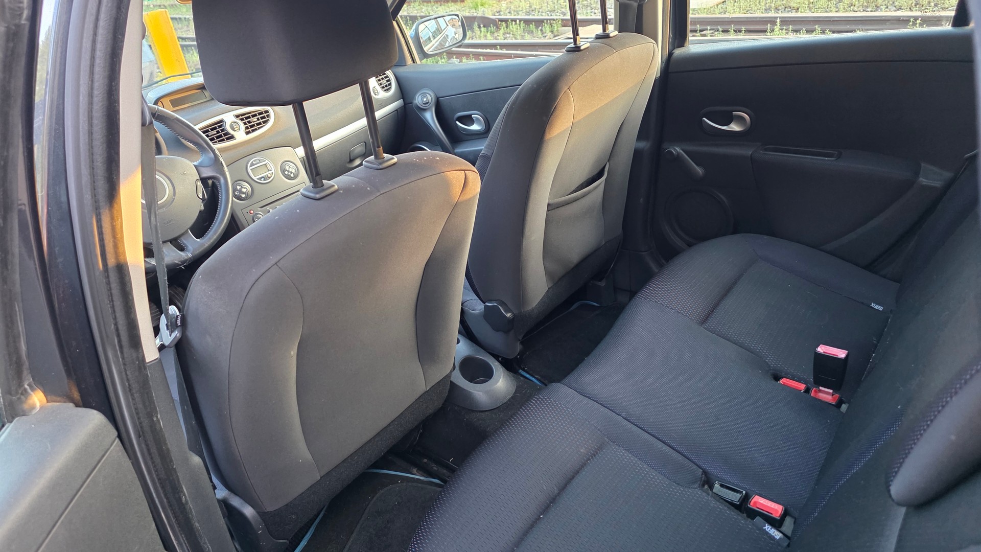 RENAULT Clio Grandtour 1.6 16V Dynamique-image-9