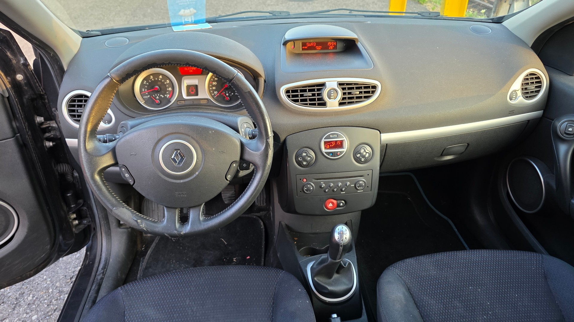 RENAULT Clio Grandtour 1.6 16V Dynamique-image-10