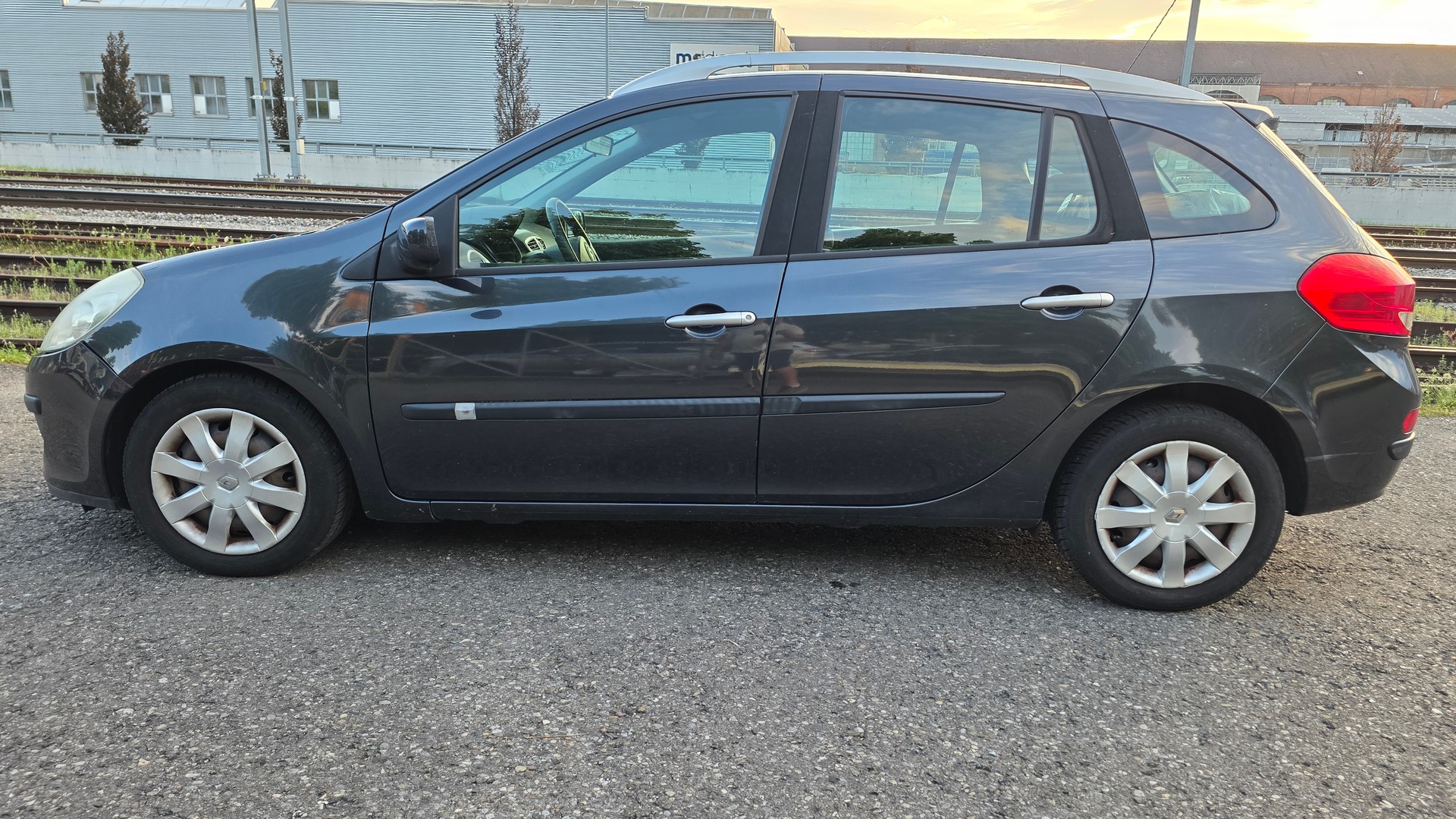 RENAULT Clio Grandtour 1.6 16V Dynamique-image-6