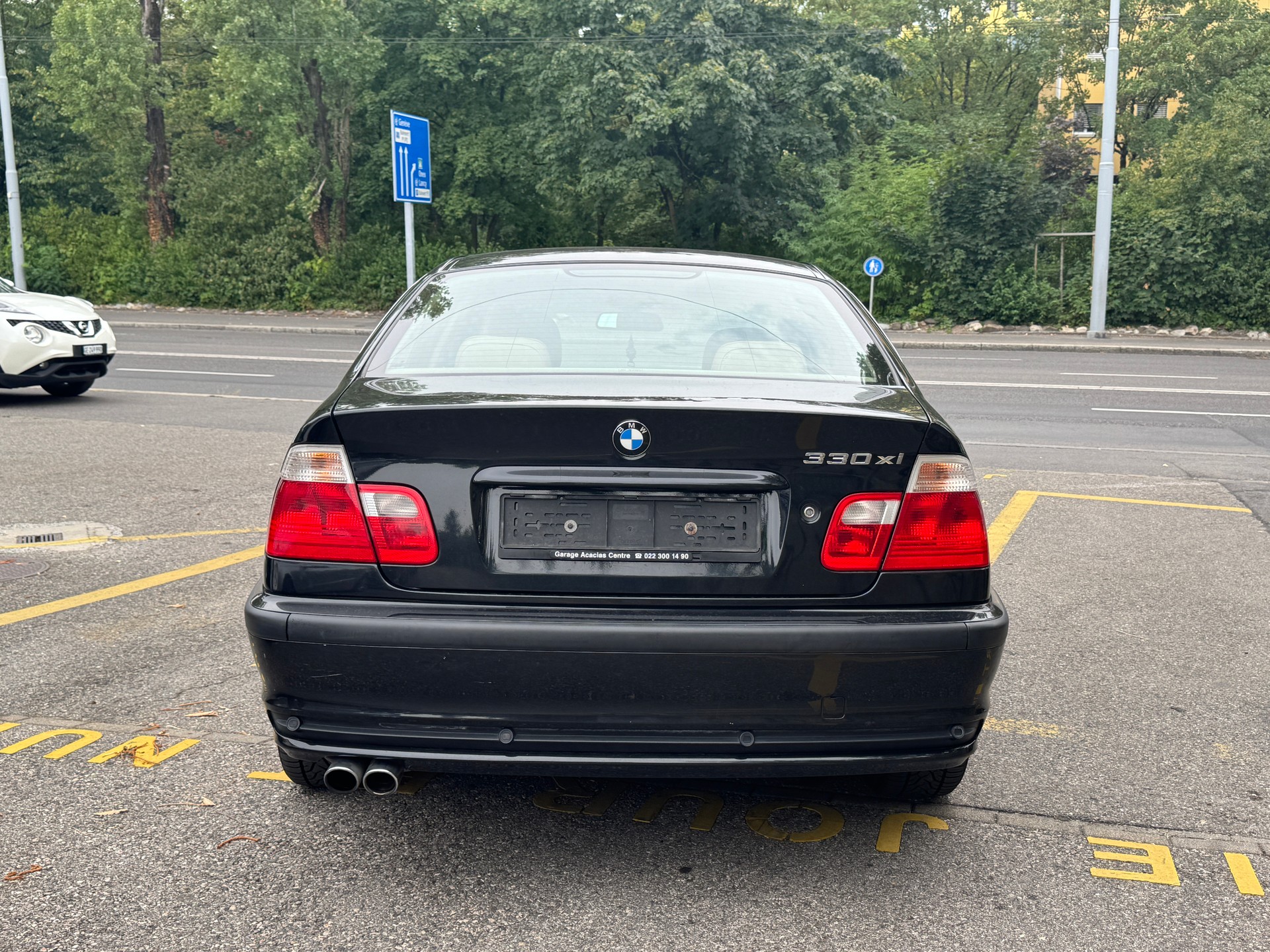 BMW 330xi-image-3