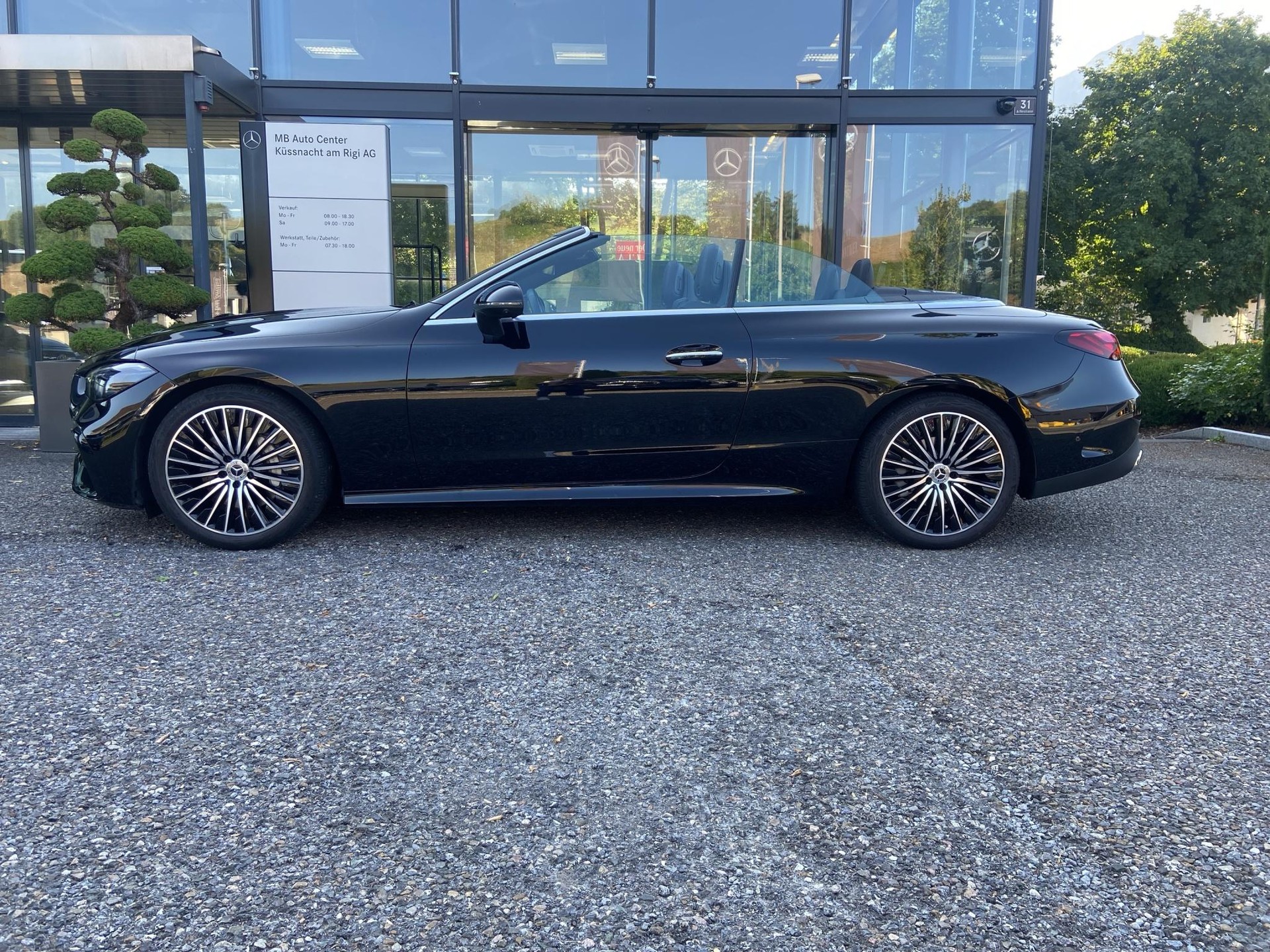 MERCEDES-BENZ CLE 200 AMG Line 4matic Cabriolet-image-25