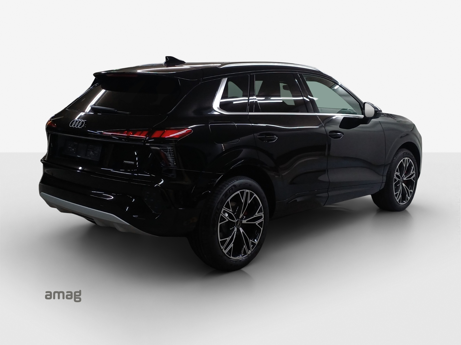 AUDI Q3 SUV TFSI quattro 150 kW S tronic-image-4