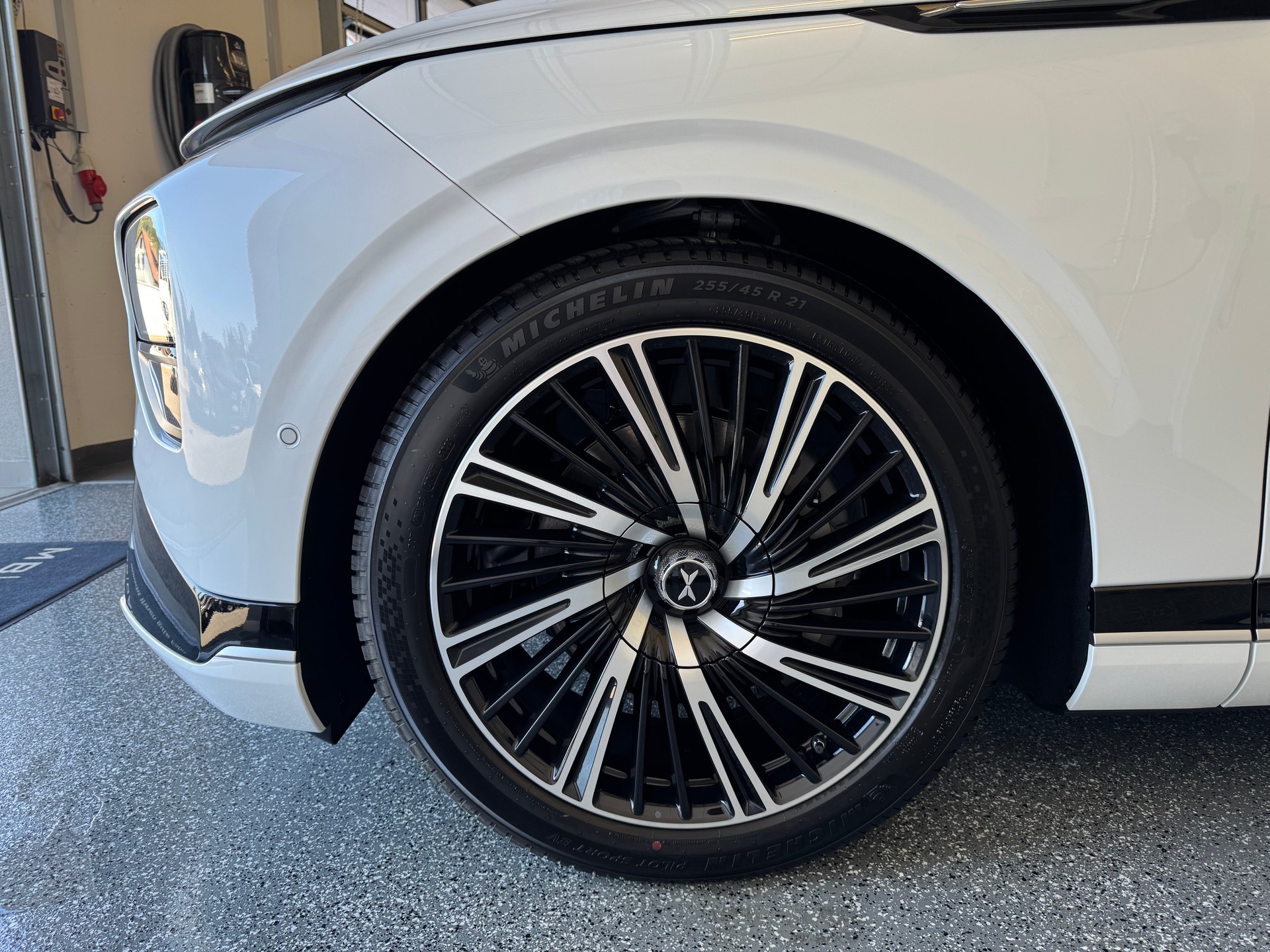 XPENG G9 93kWh Performance AWD 2026-showroom-element-3