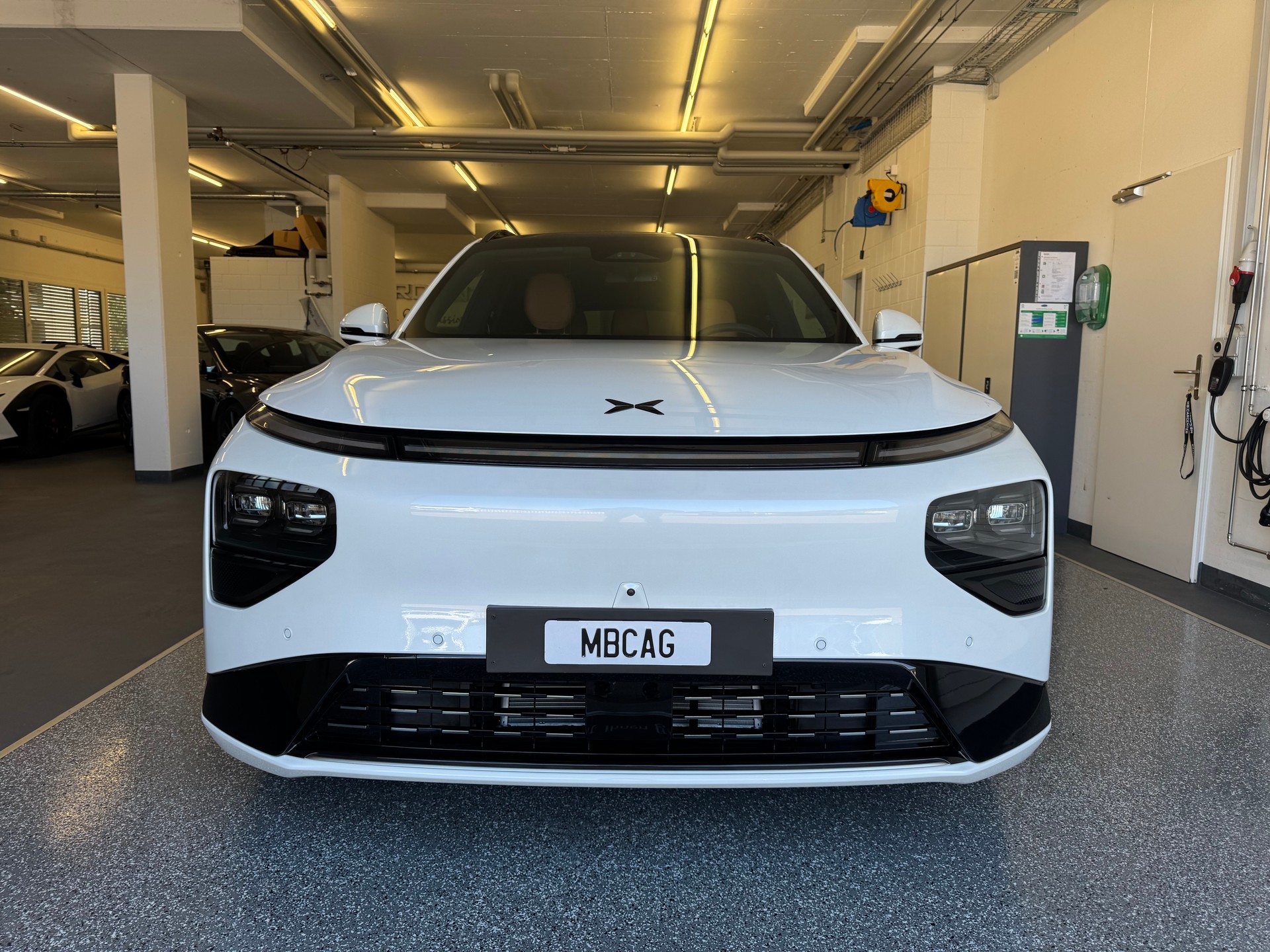 XPENG G9 93kWh Performance AWD 2026-showroom-element-1