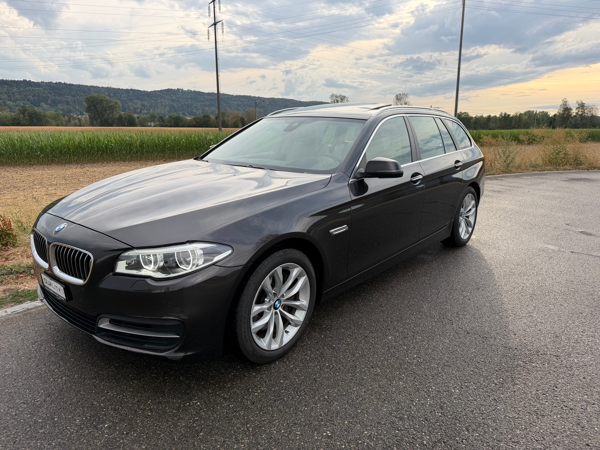 BMW 530d Touring xDrive Steptronic-showroom-element-1