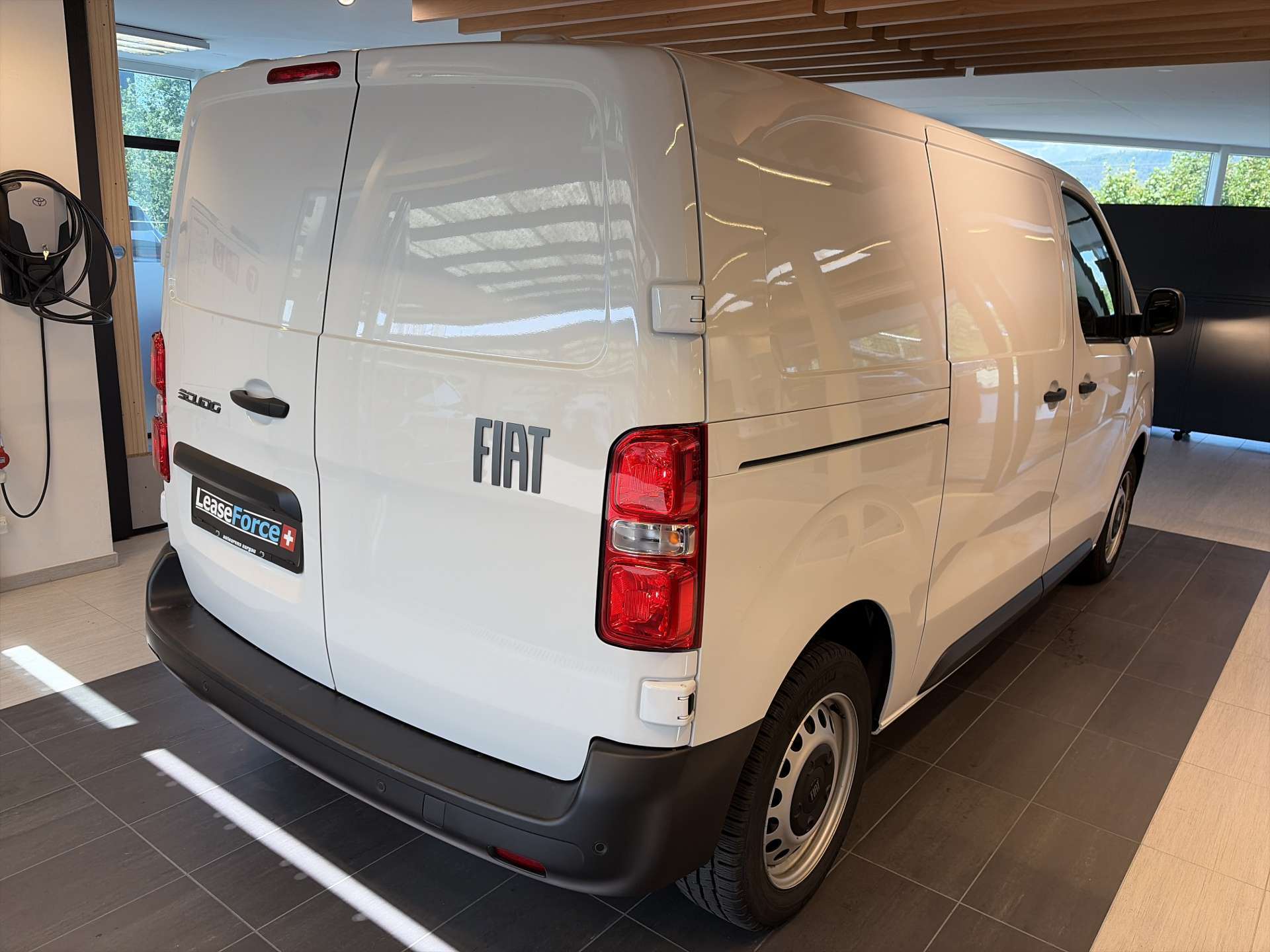 FIAT Scudo 2.0 BlueHDi L2 3-Plätzer EAT-Automat-showroom-element-2
