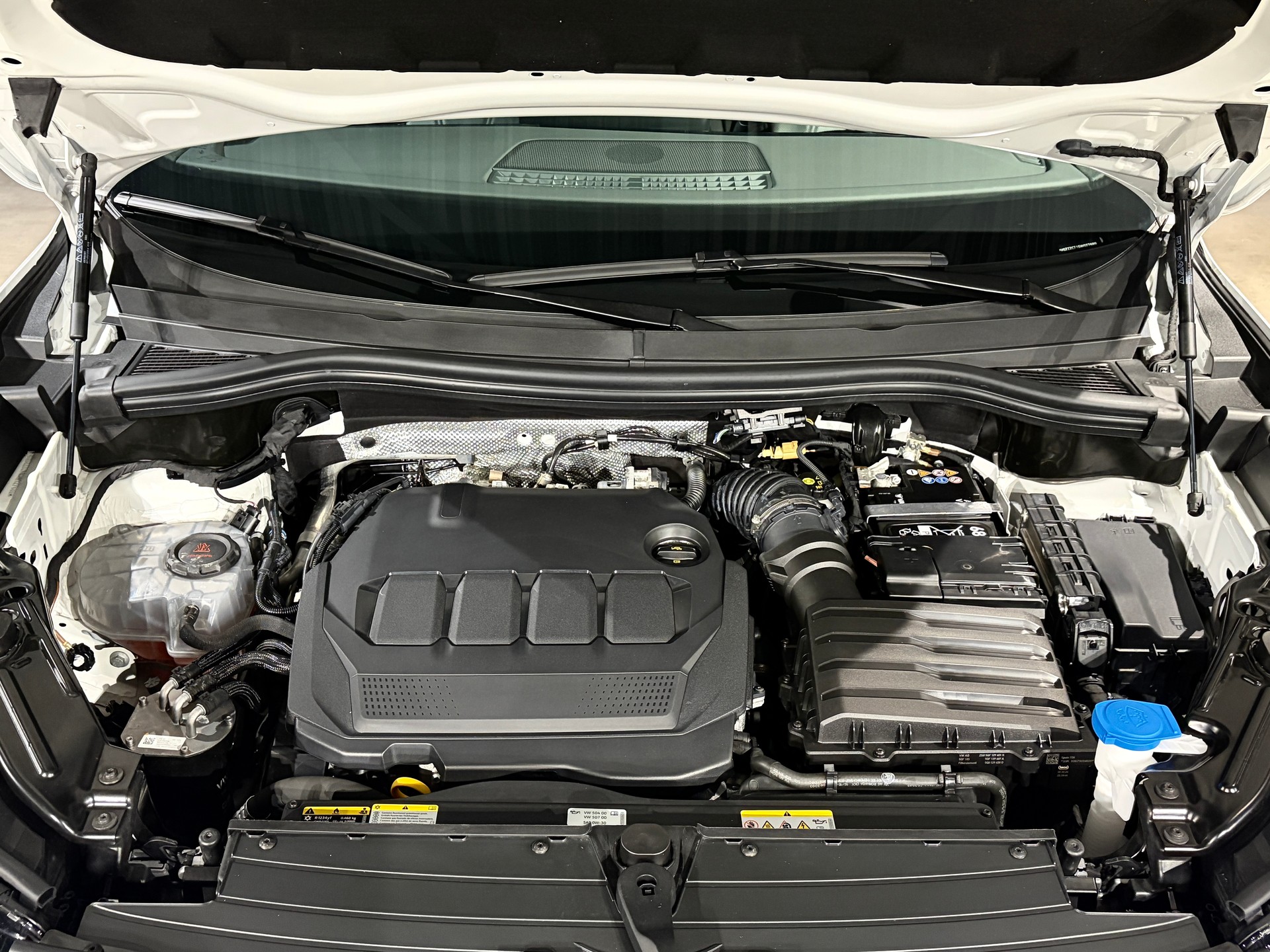 VW Tiguan 2.0 TDI SCR R-Line DSG *VOLLLEDER*-image-23