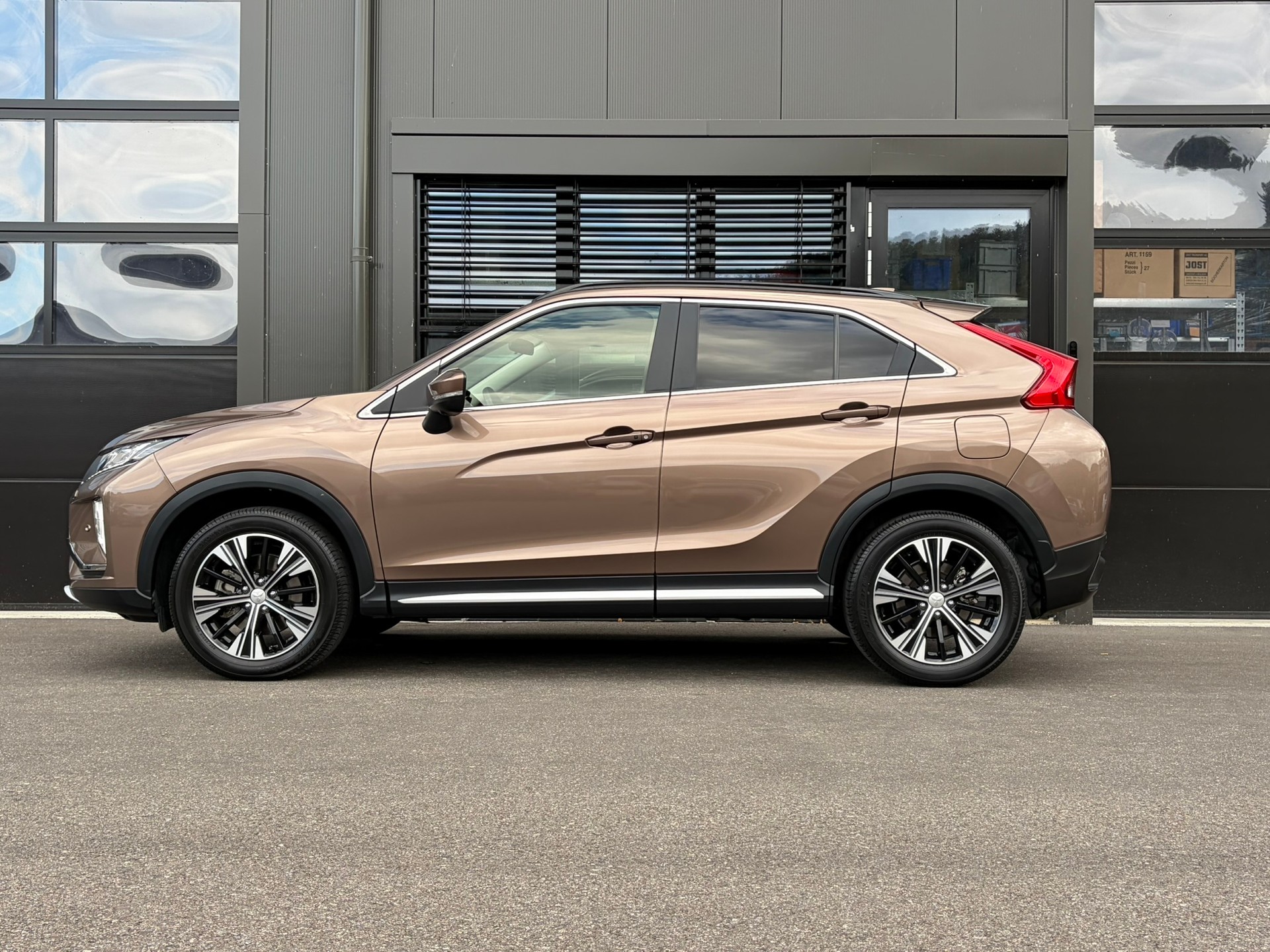 MITSUBISHI Eclipse Cross 1.5 T-Mivec Value 4WD CVT-showroom-element-1