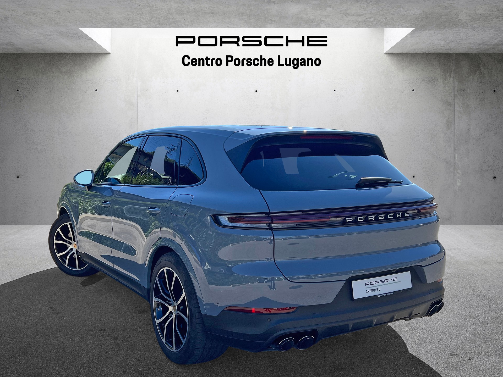 PORSCHE Cayenne E-Hybrid-showroom-element-2