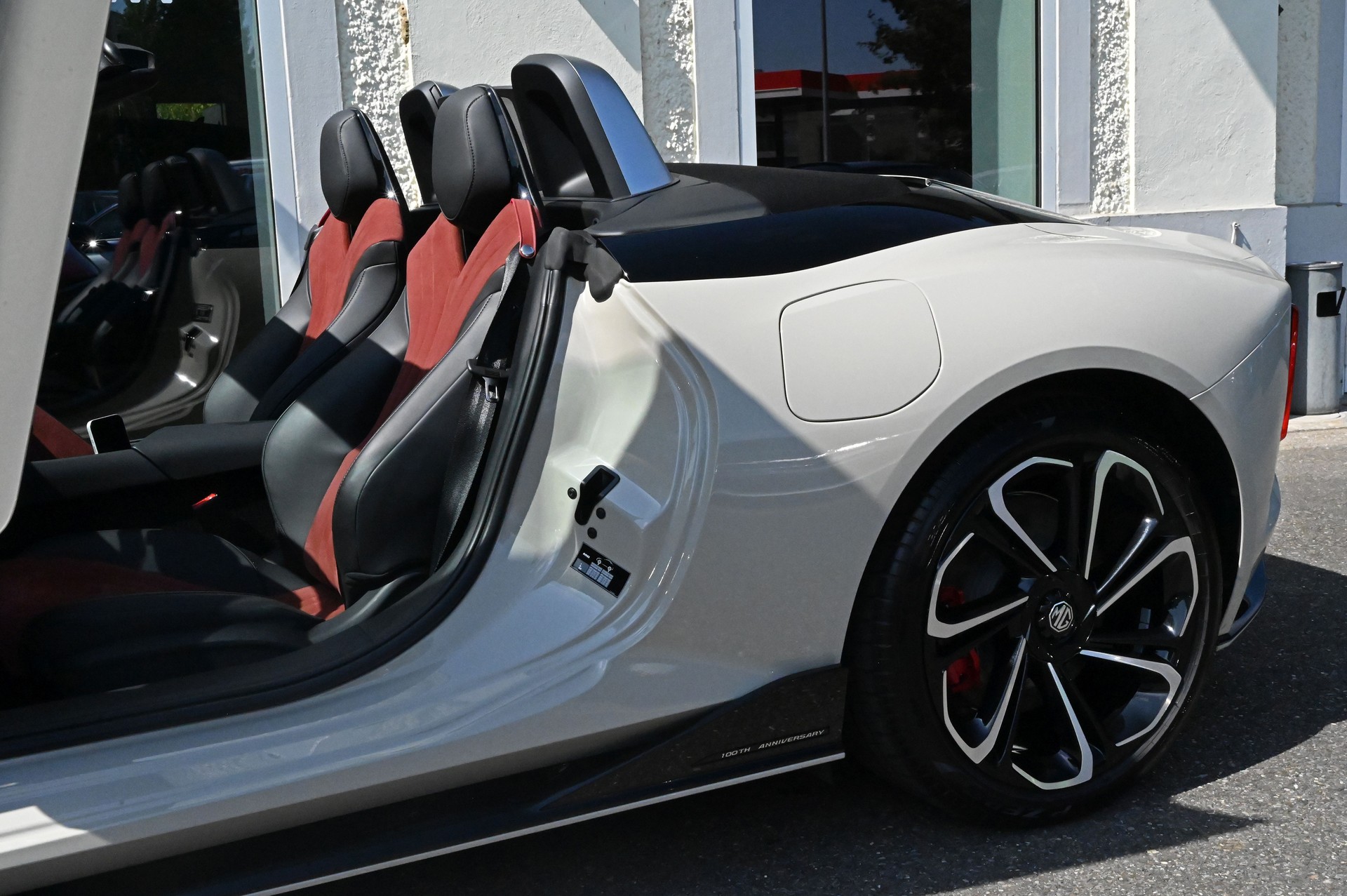 MG Cyberster 77kWh 4WD-image-5