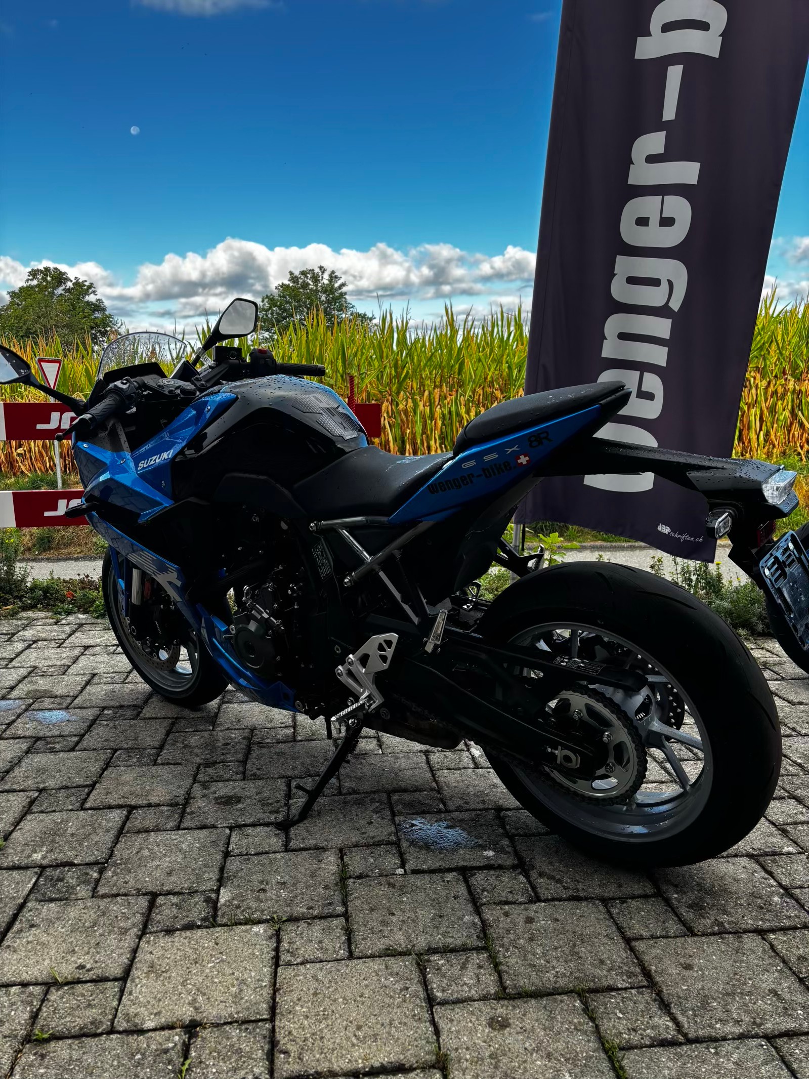 SUZUKI GSX 8 R-image-4