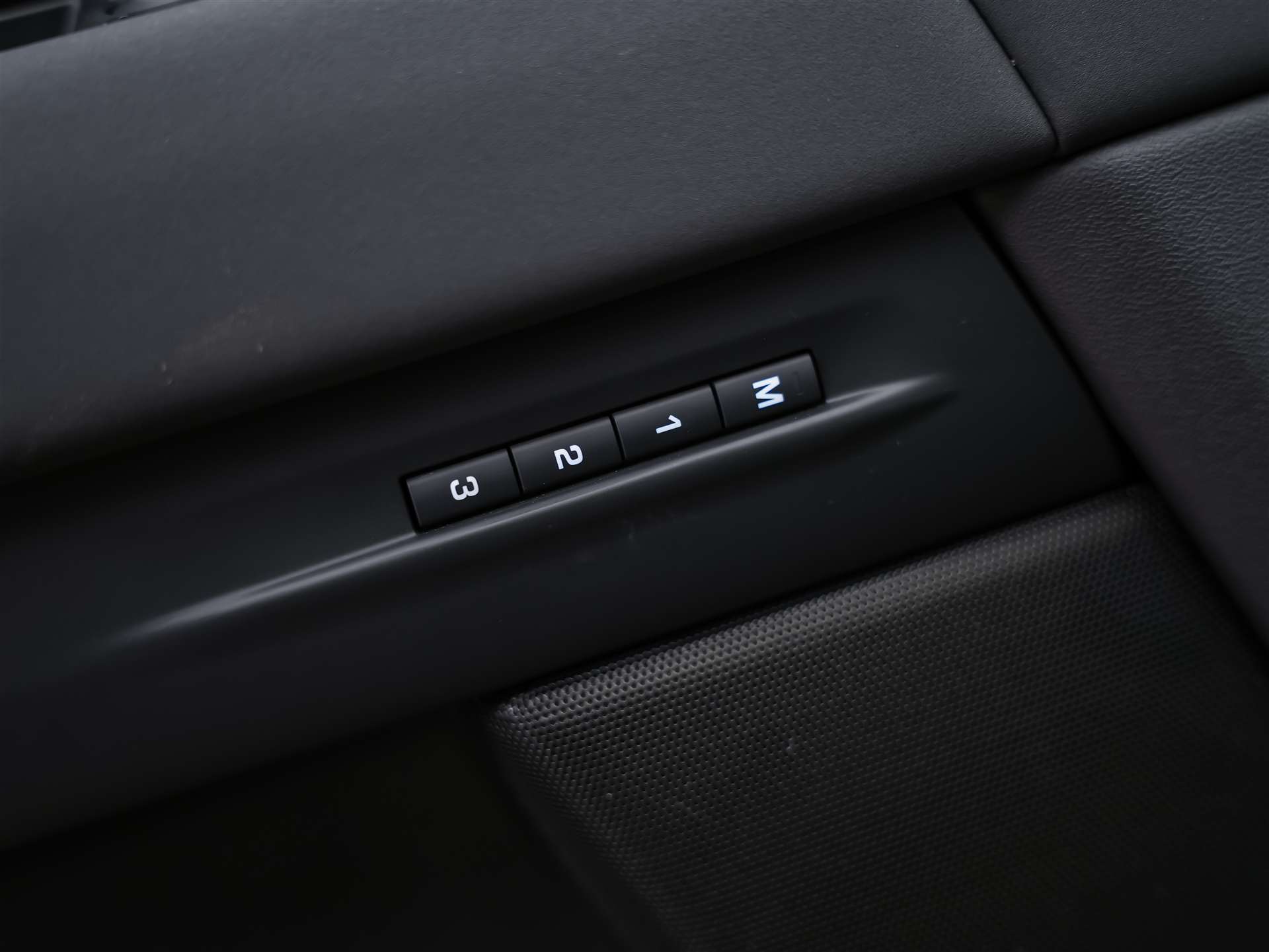LAND ROVER Range Rover Evoque R-Dynamic D 200 MHEV SE AT9 *Facelift*Werksgarantie*Panorama*-image-24